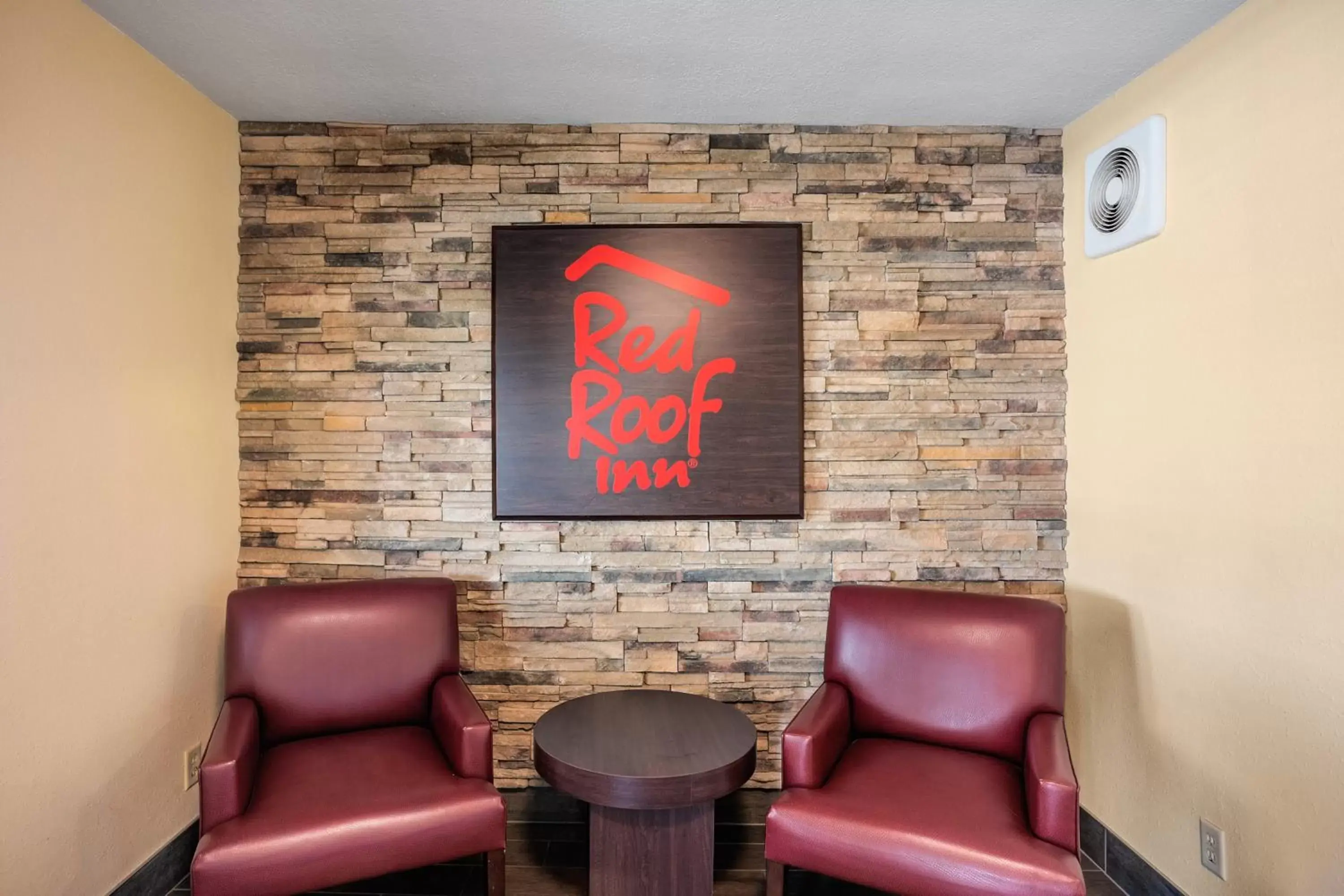 Lobby or reception, Seating Area in Red Roof Inn Des Moines