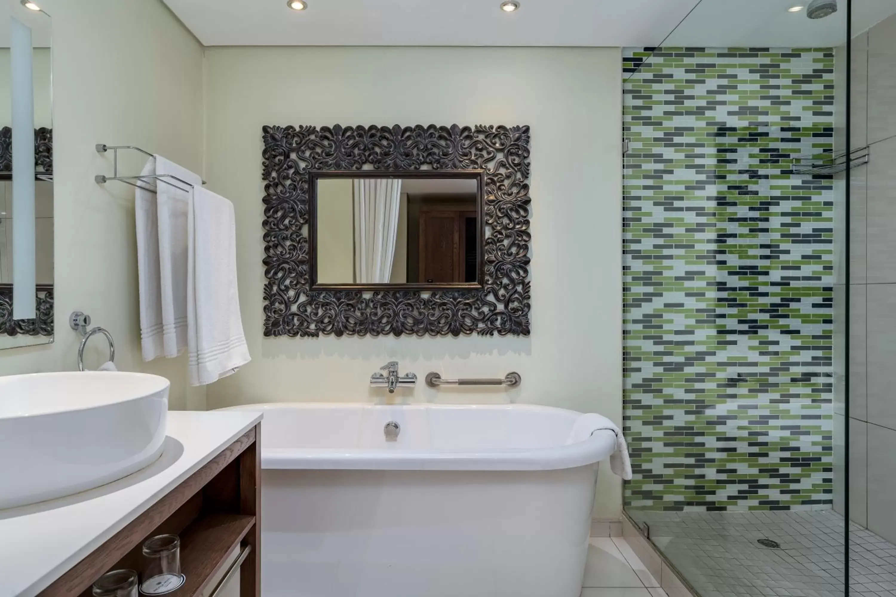 Bath, Bathroom in Protea Hotel by Marriott Upington