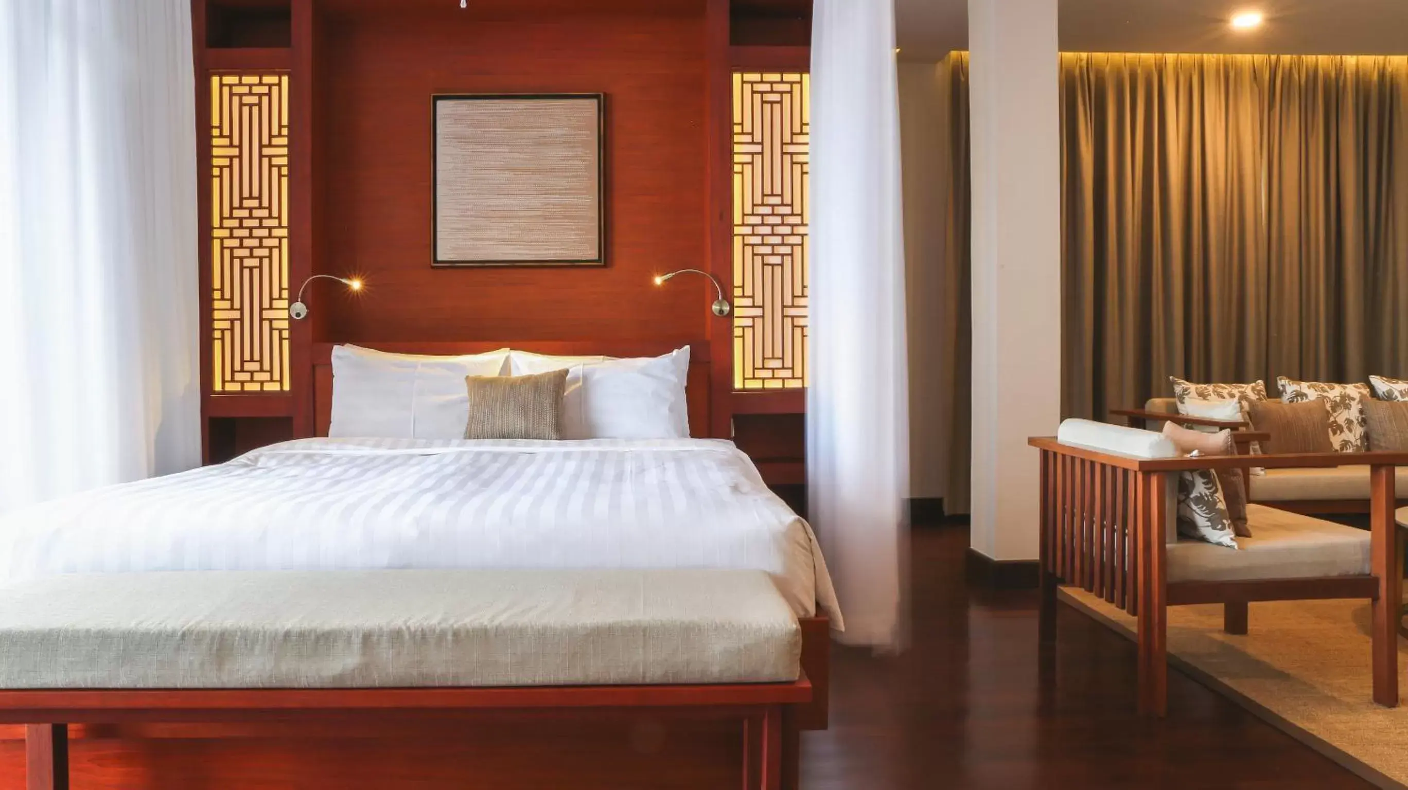 Bedroom, Bed in Amanjaya Pancam Suites Hotel