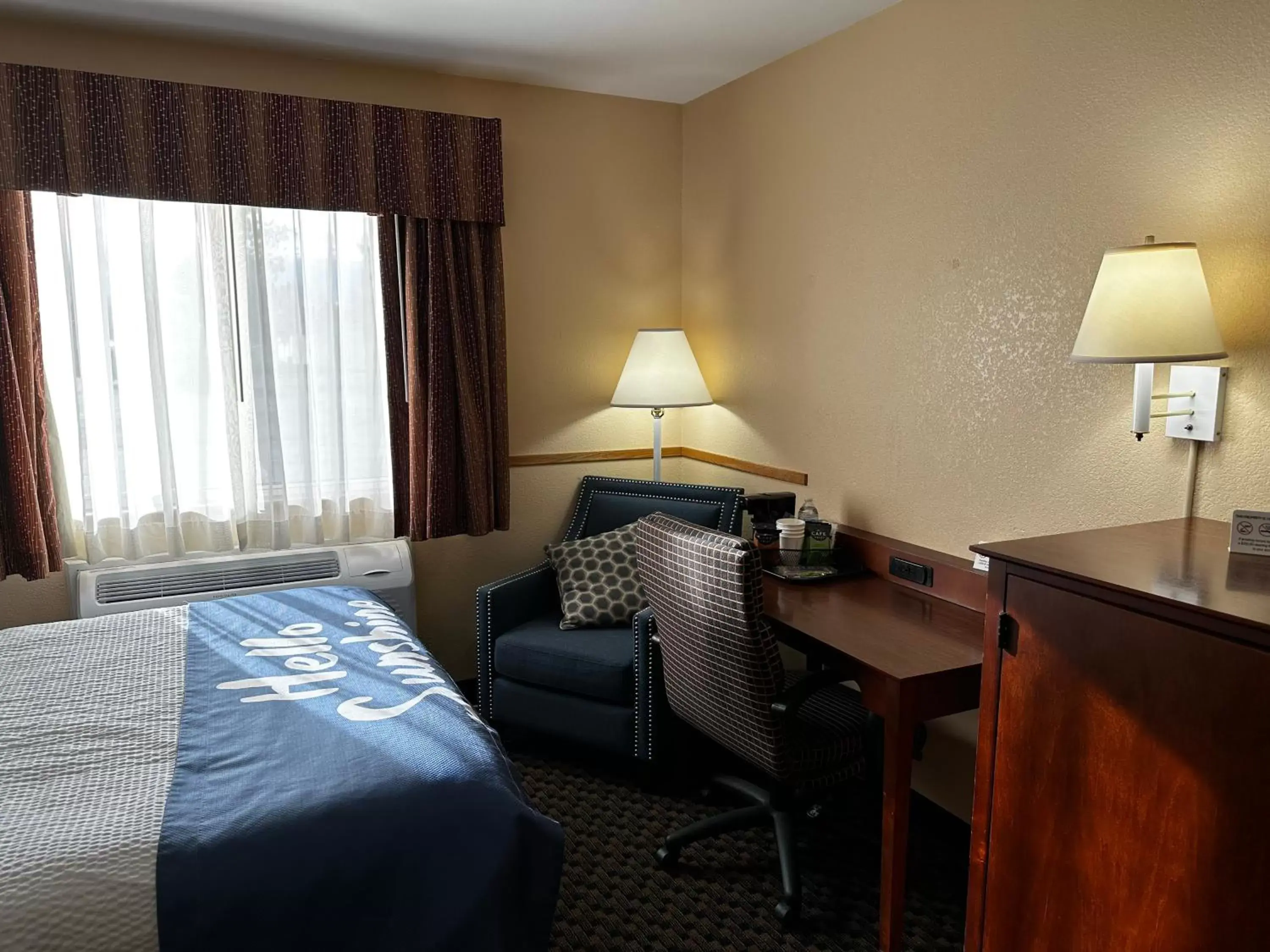 Photo of the whole room, Seating Area in Days Inn by Wyndham Imlay City