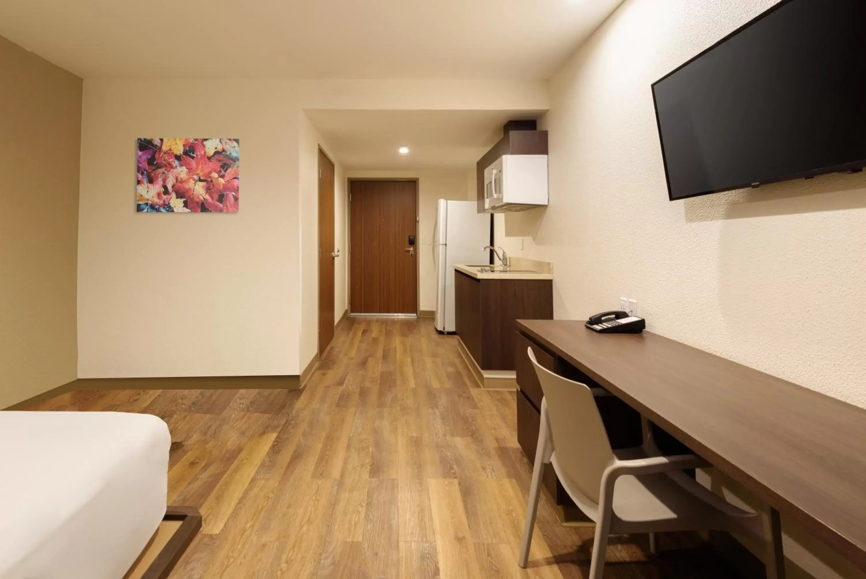 Bed, TV/Entertainment Center in Extended Suites Tijuana Macroplaza