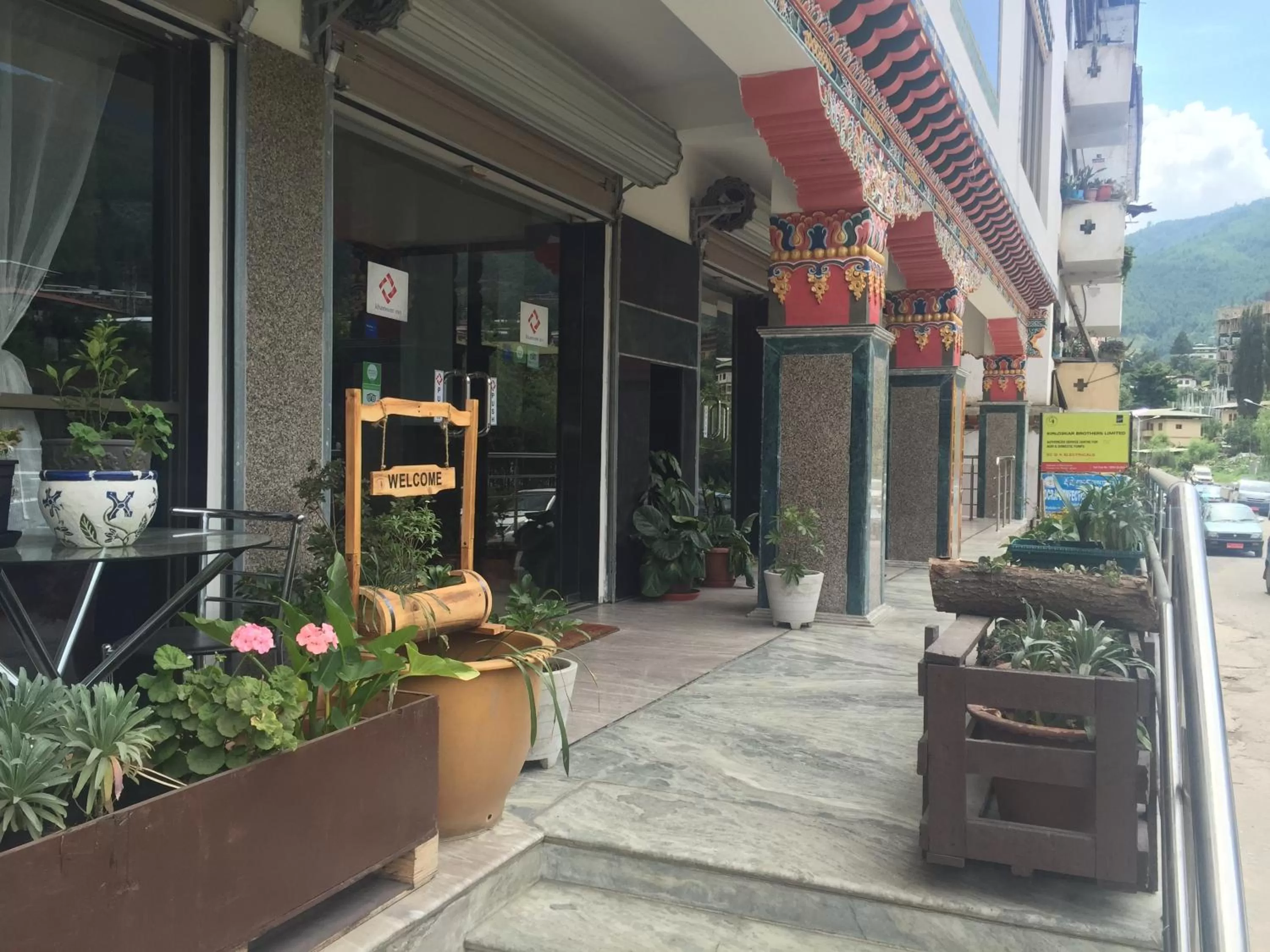 Facade/entrance in Khamsum Inn