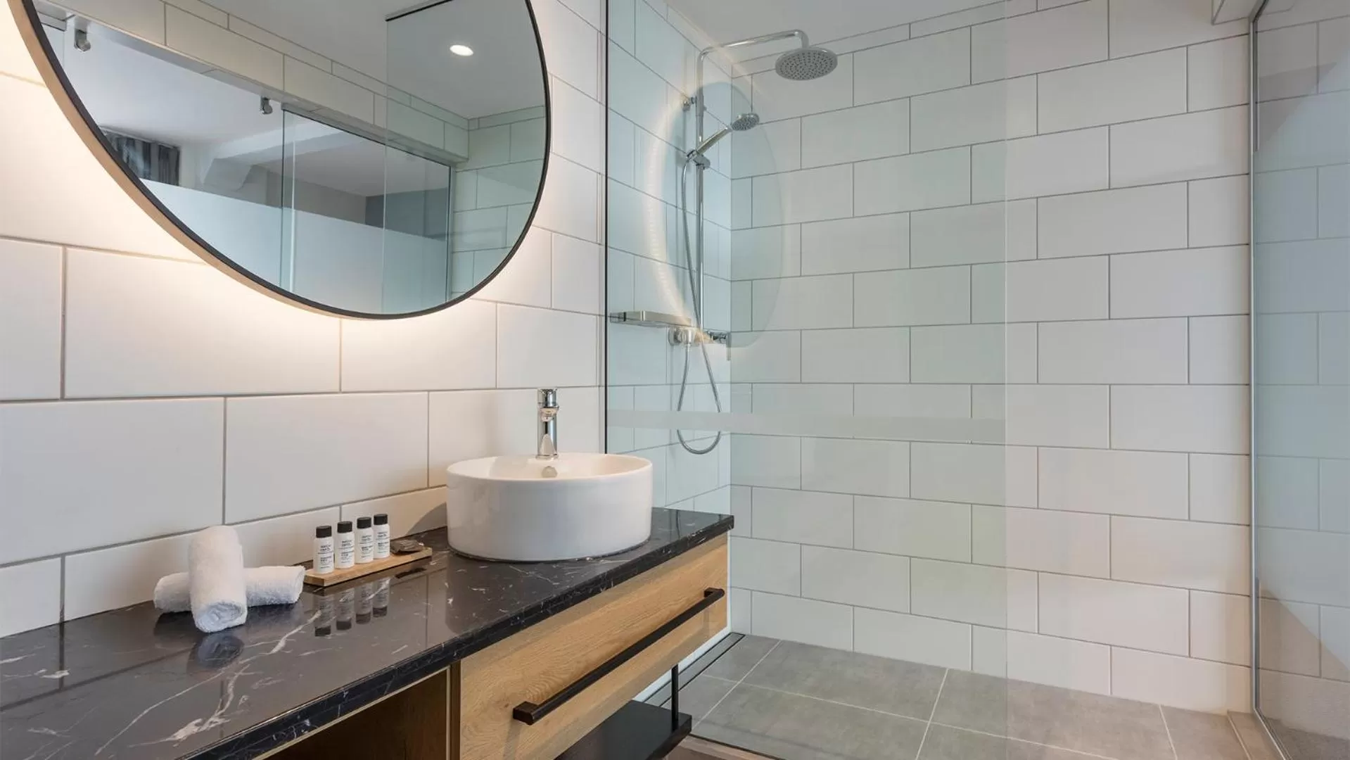 Bathroom in Oaks Wellington Hotel