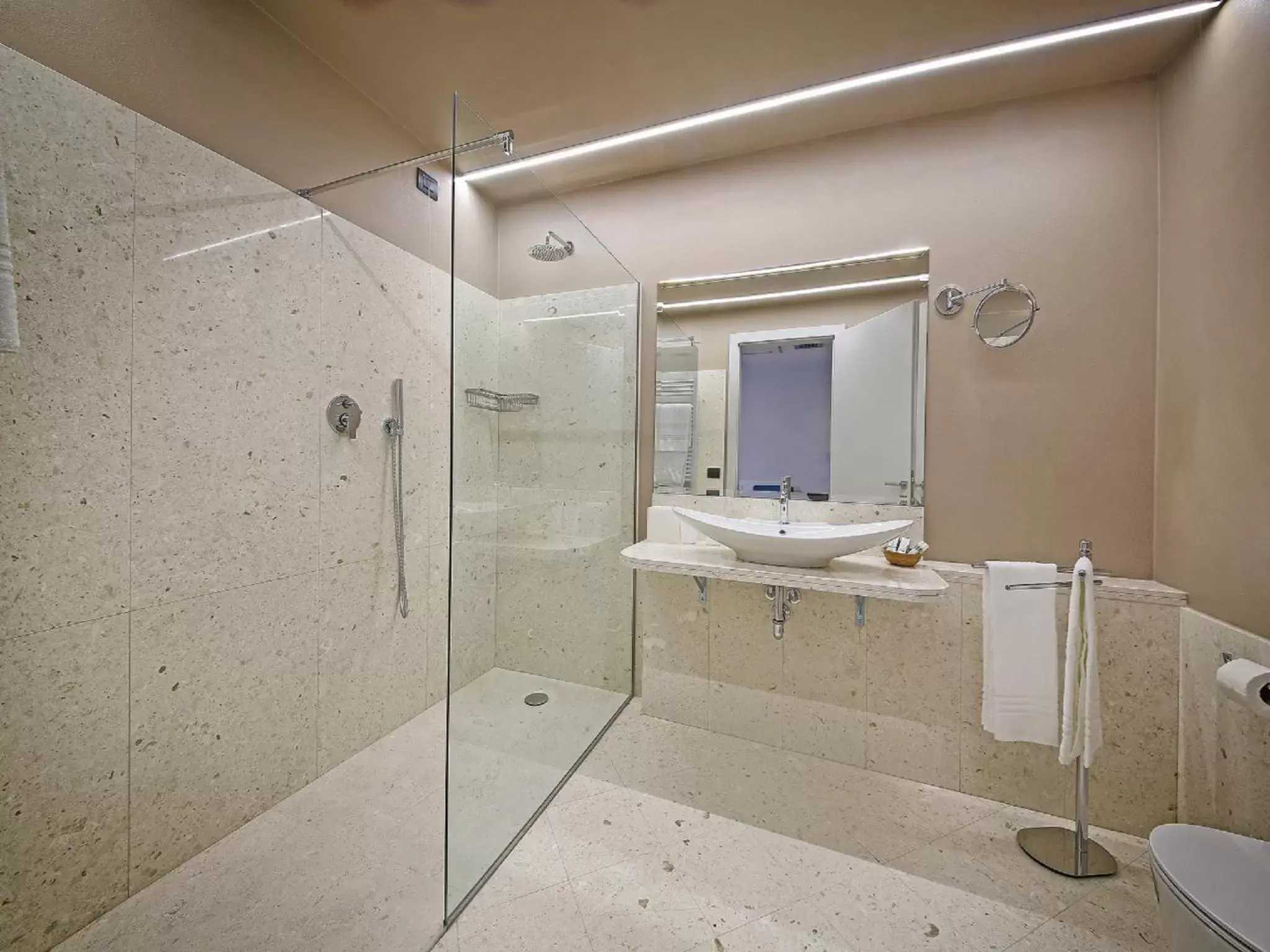Bathroom in Hotel Salò du Parc