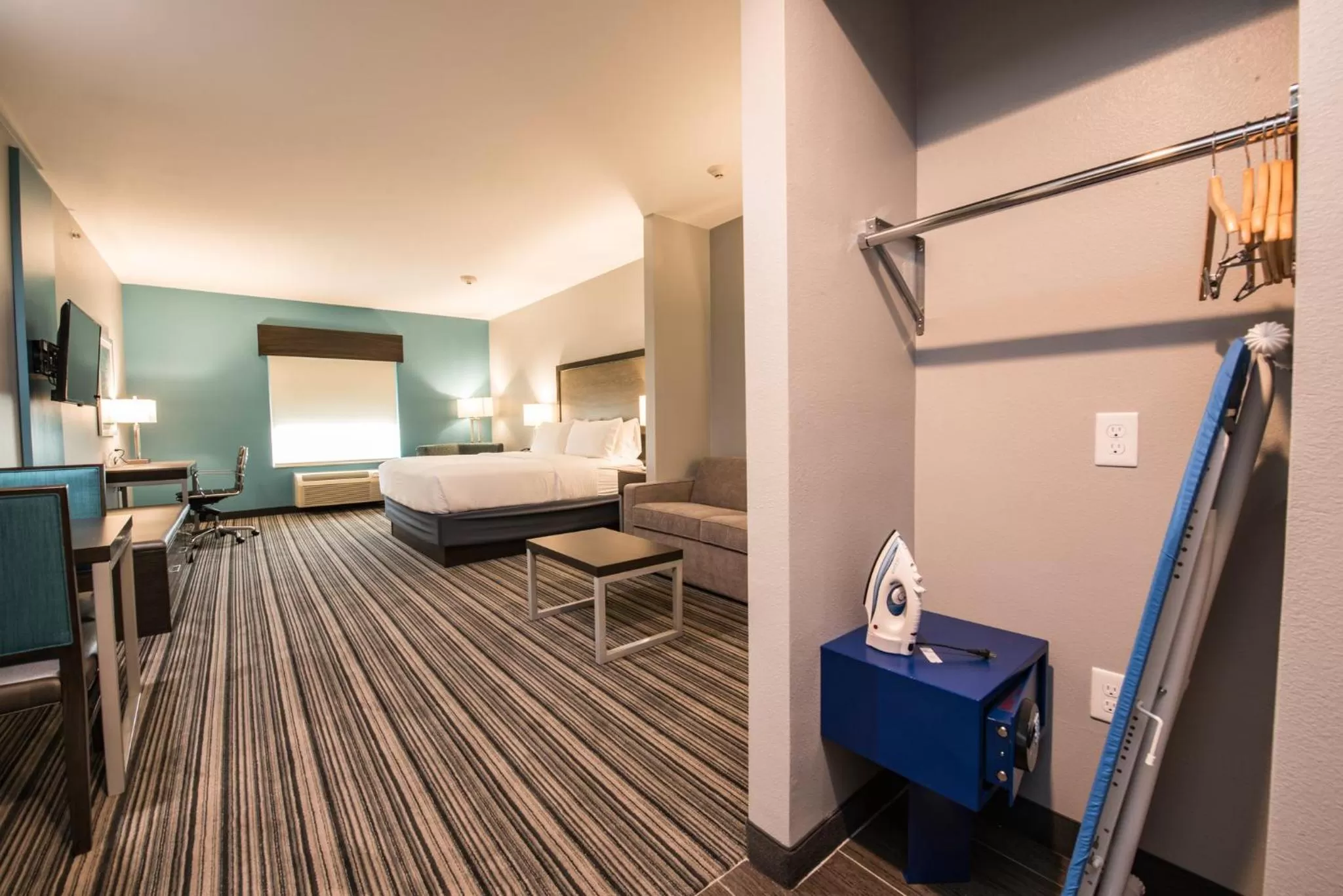 Photo of the whole room, Bed in Holiday Inn Express & Suites Houston - Hobby Airport Area by IHG