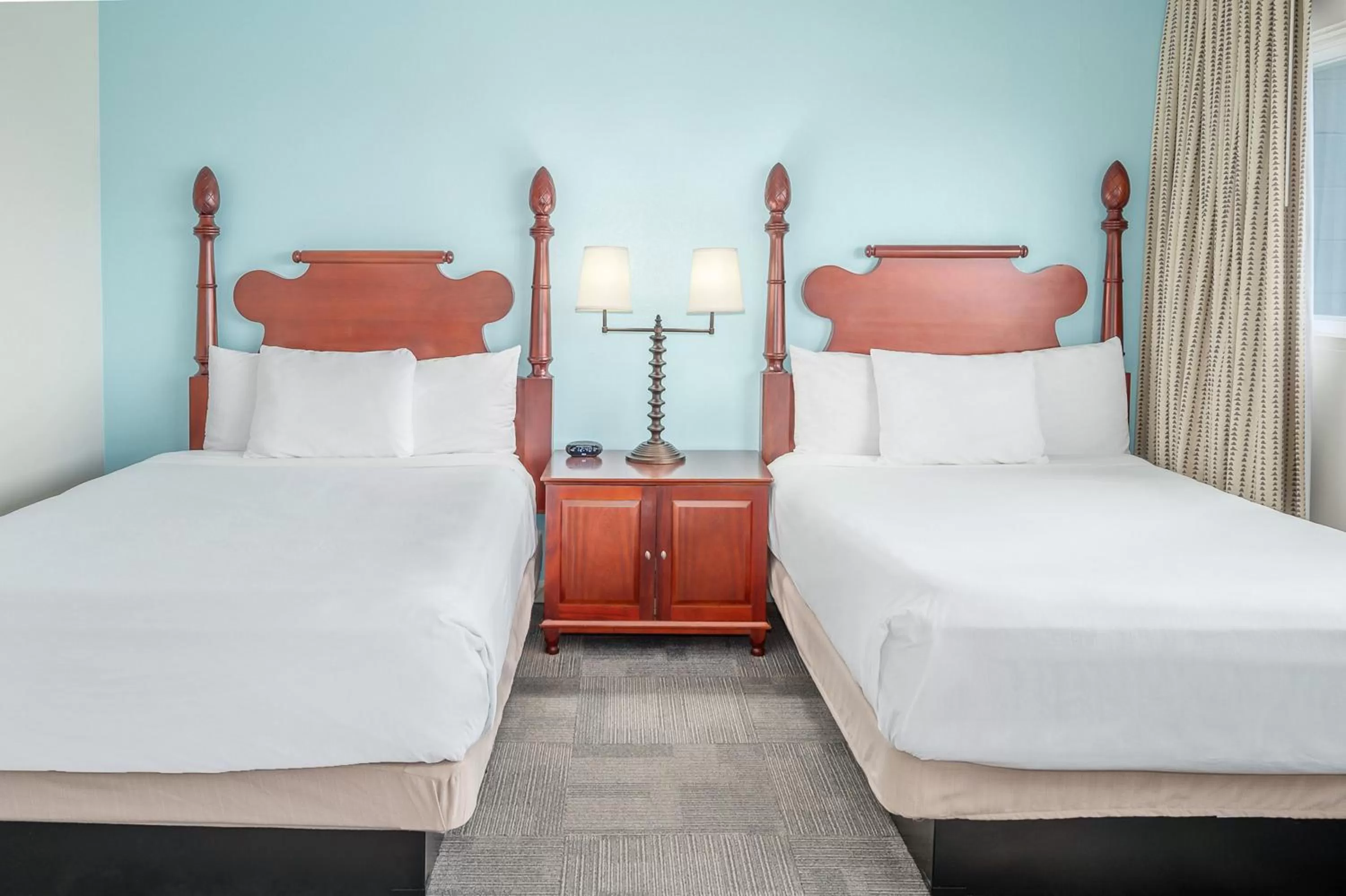 Bedroom, Bed in Maui Beach Hotel