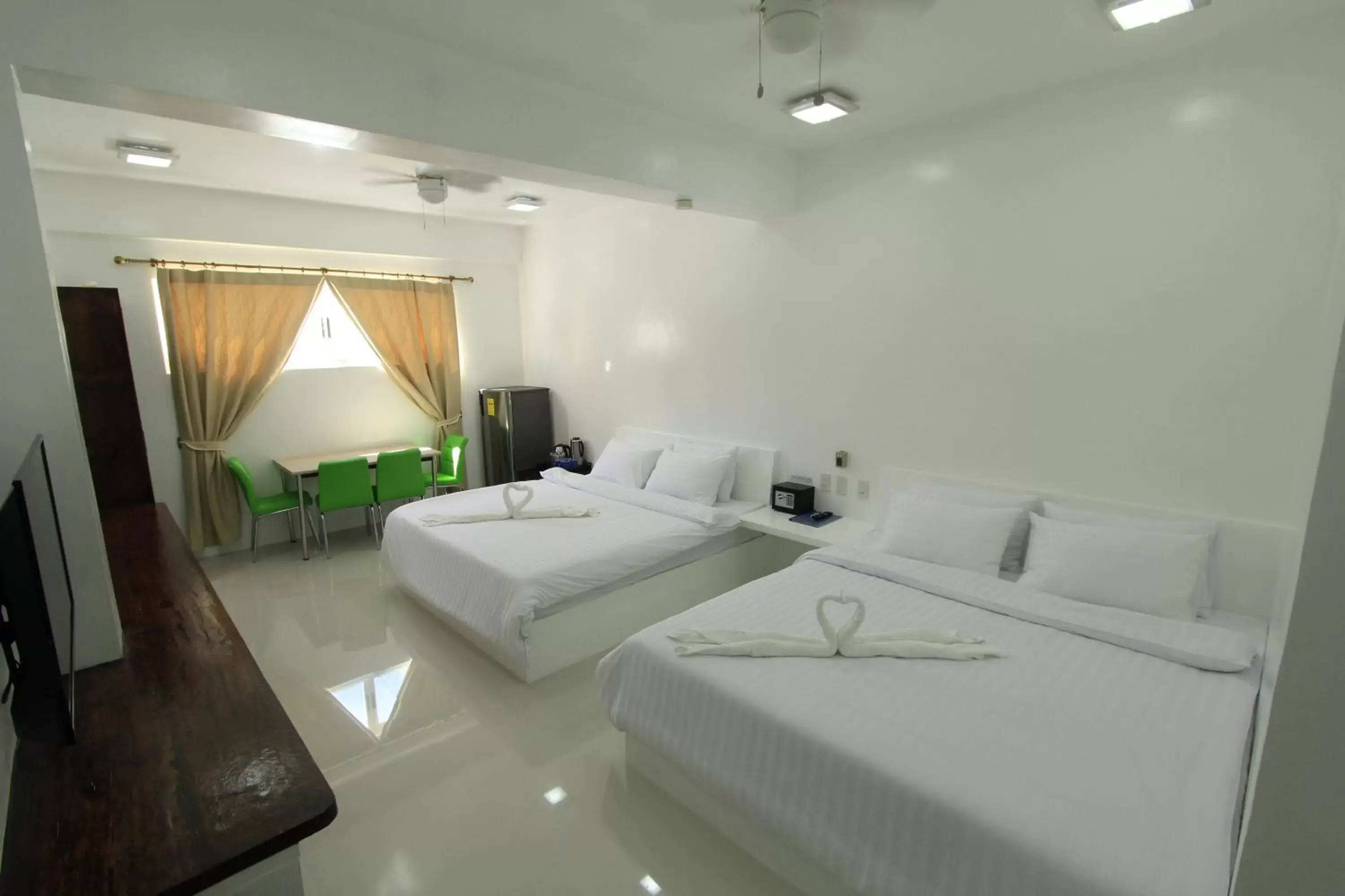 Photo of the whole room, Bed in Bluewave Hotel