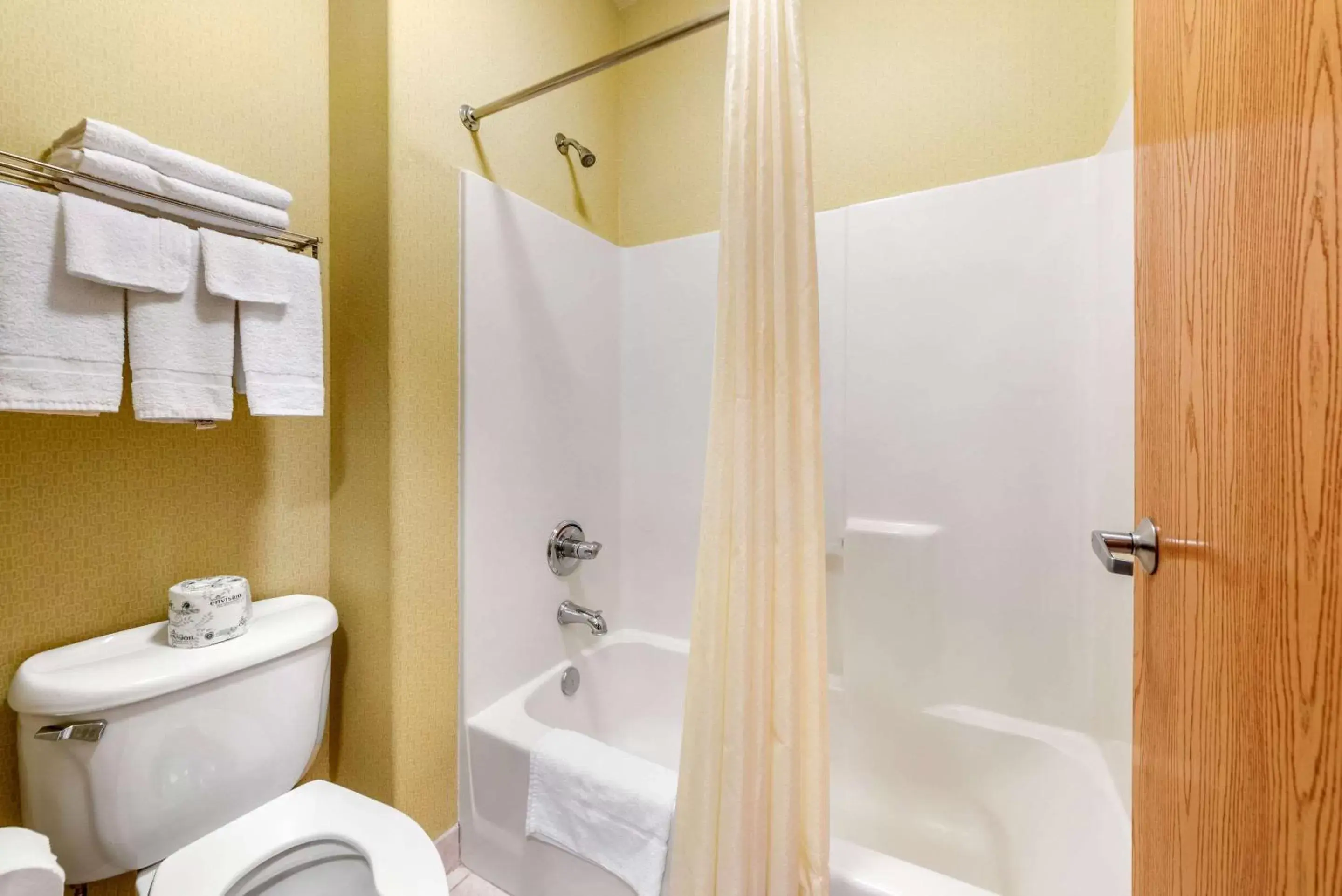 Photo of the whole room, Bathroom in Econo Lodge Airport/Colorado Springs