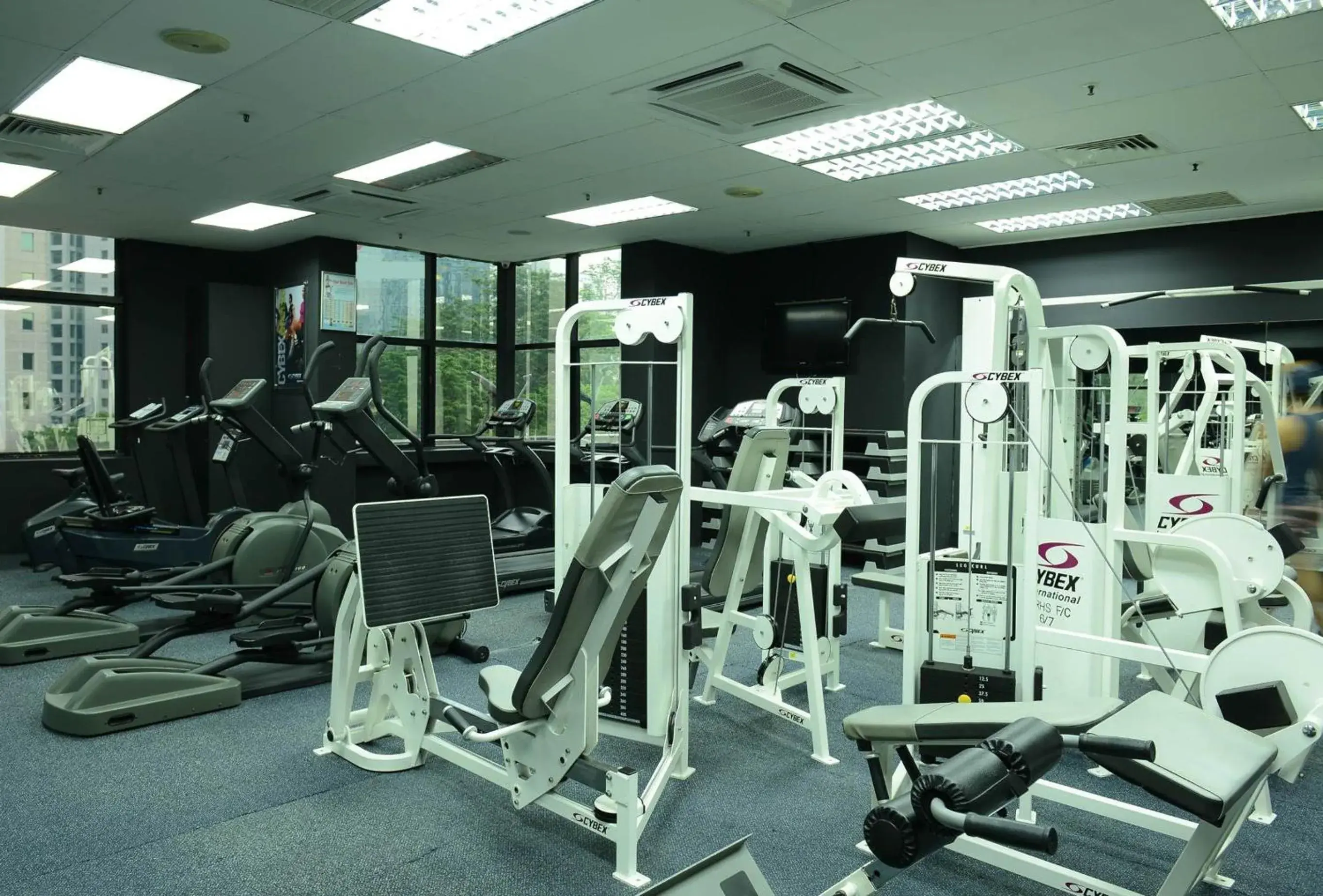 Fitness centre/facilities in Pacific Regency Hotel Suites Fitness centre/facilities in Pacific Regency Hotel Suites
