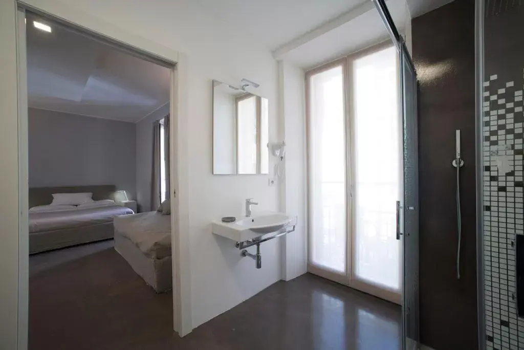 Bathroom in L'Ottava GuestHouse