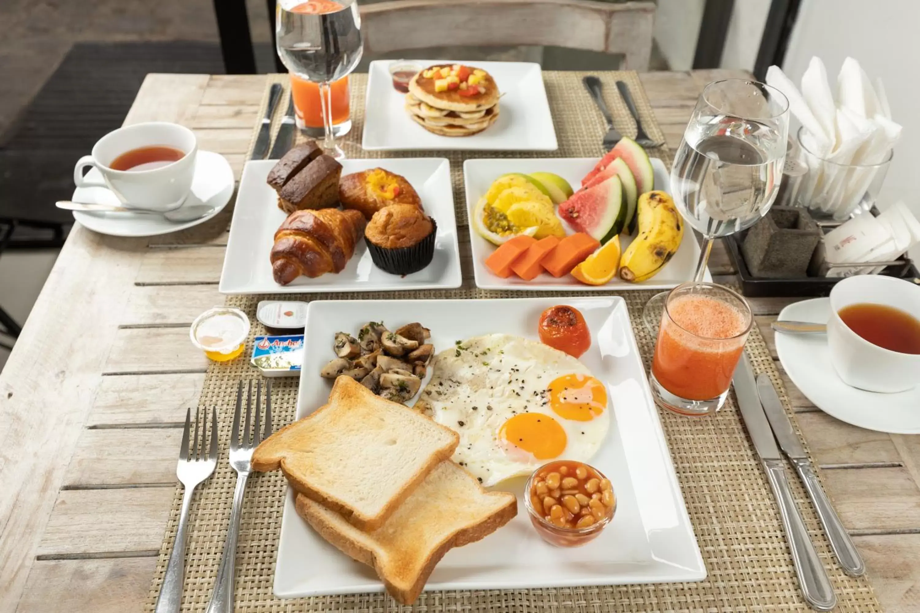 Food and drinks, Breakfast in Rockwell Colombo