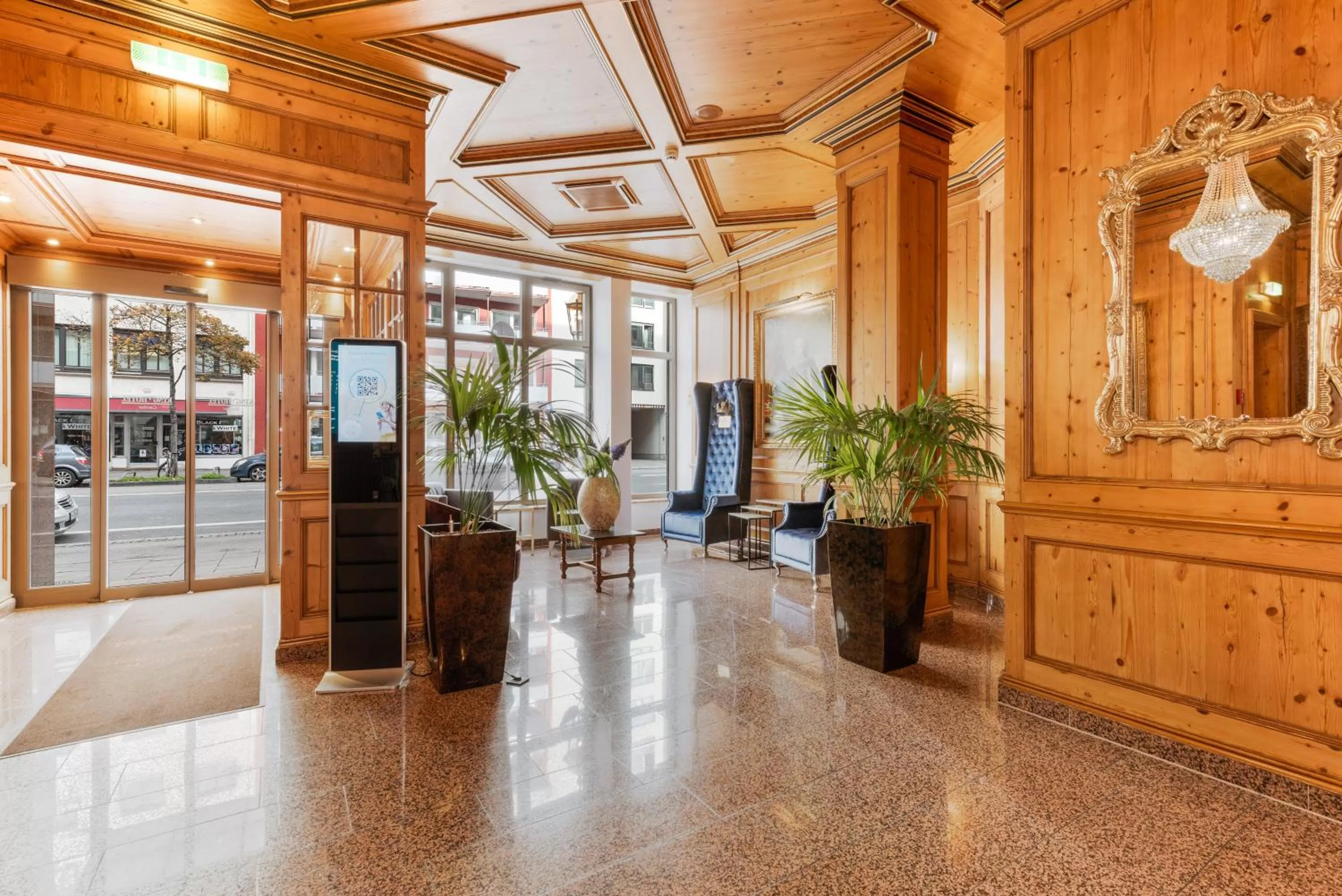 Lobby or reception in King's Hotel Center Superior