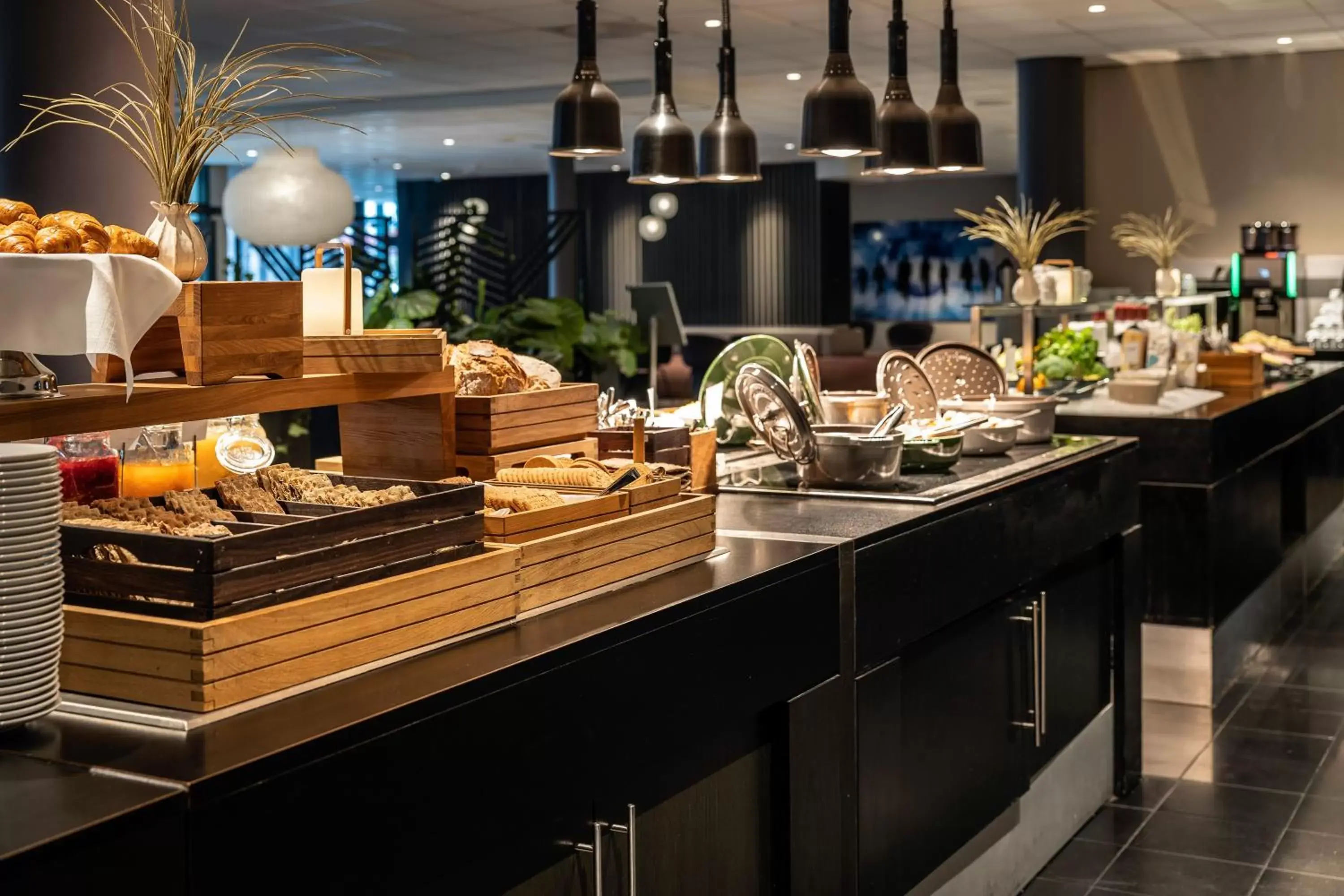 Buffet breakfast, Restaurant/Places to Eat in Quality Airport Hotel Værnes