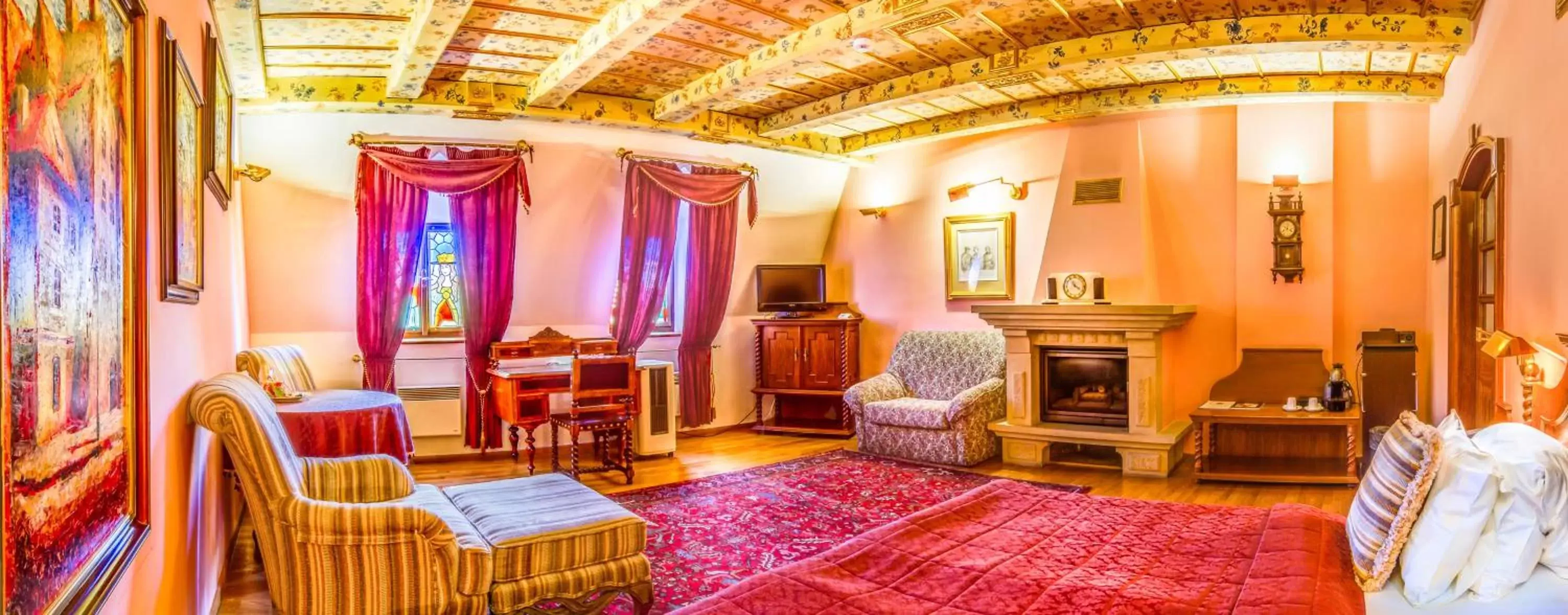 Photo of the whole room in The King Charles Photo of the whole room in The King Charles