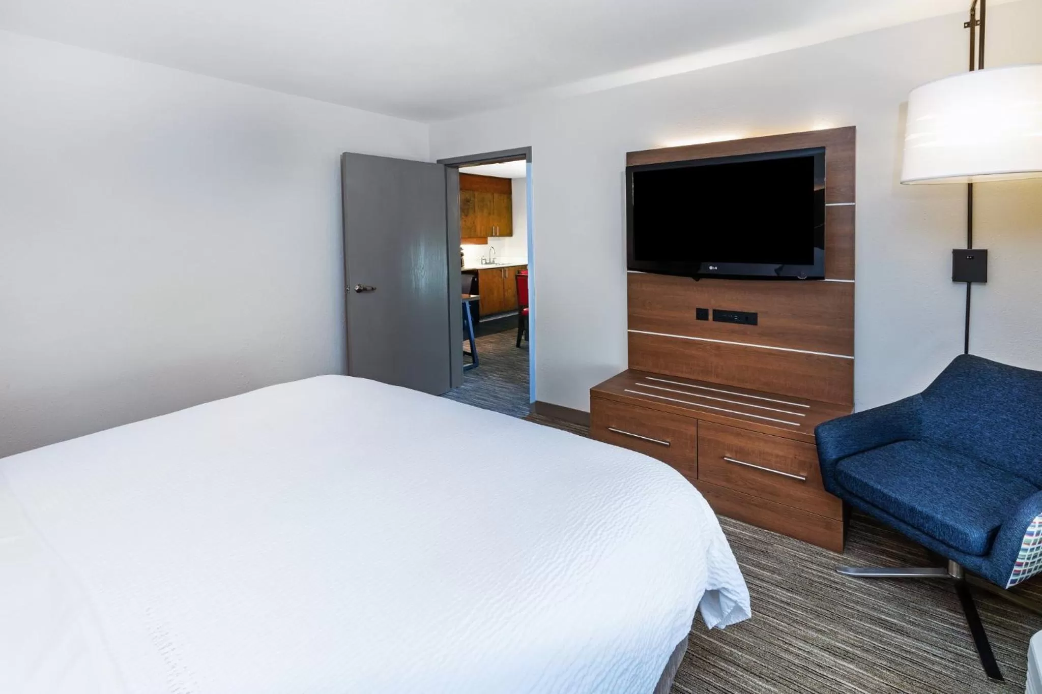 Bedroom, Bed in Holiday Inn Express & Suites Sulphur - Lake Charles by IHG