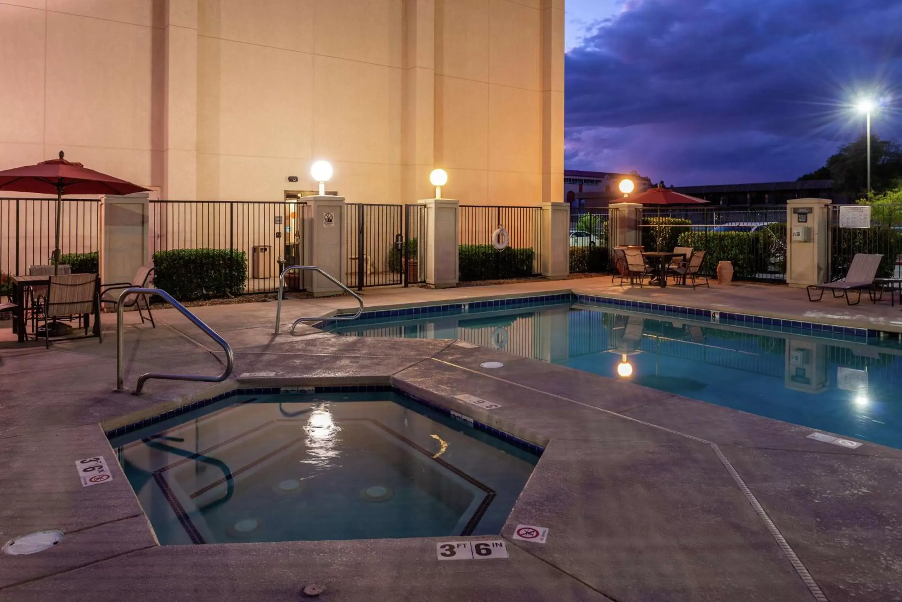 Pool view, Swimming Pool in Hampton Inn Albuquerque - University/Midtown