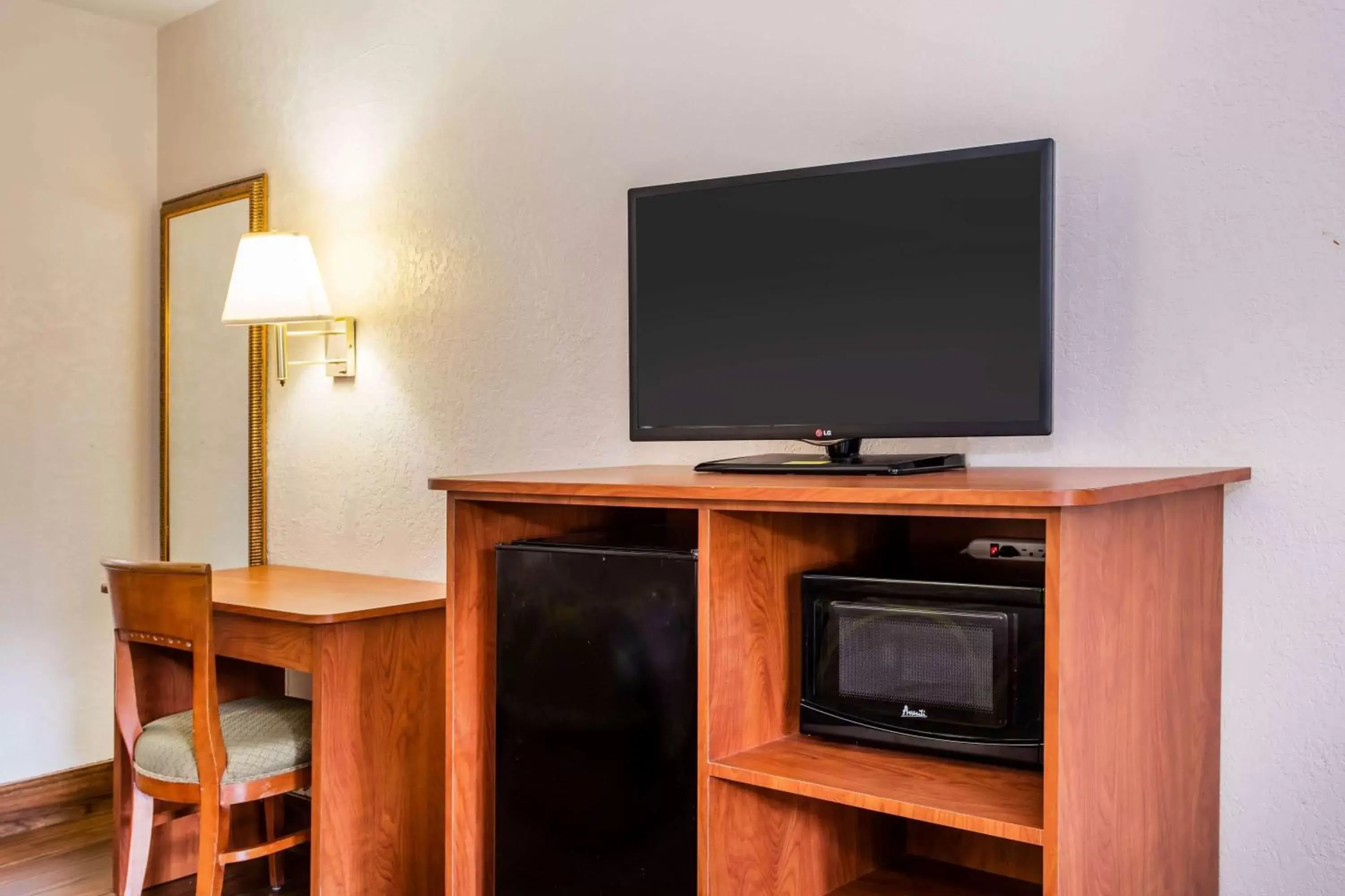 Photo of the whole room, TV/Entertainment Center in Super 8 by Wyndham North Palm Beach