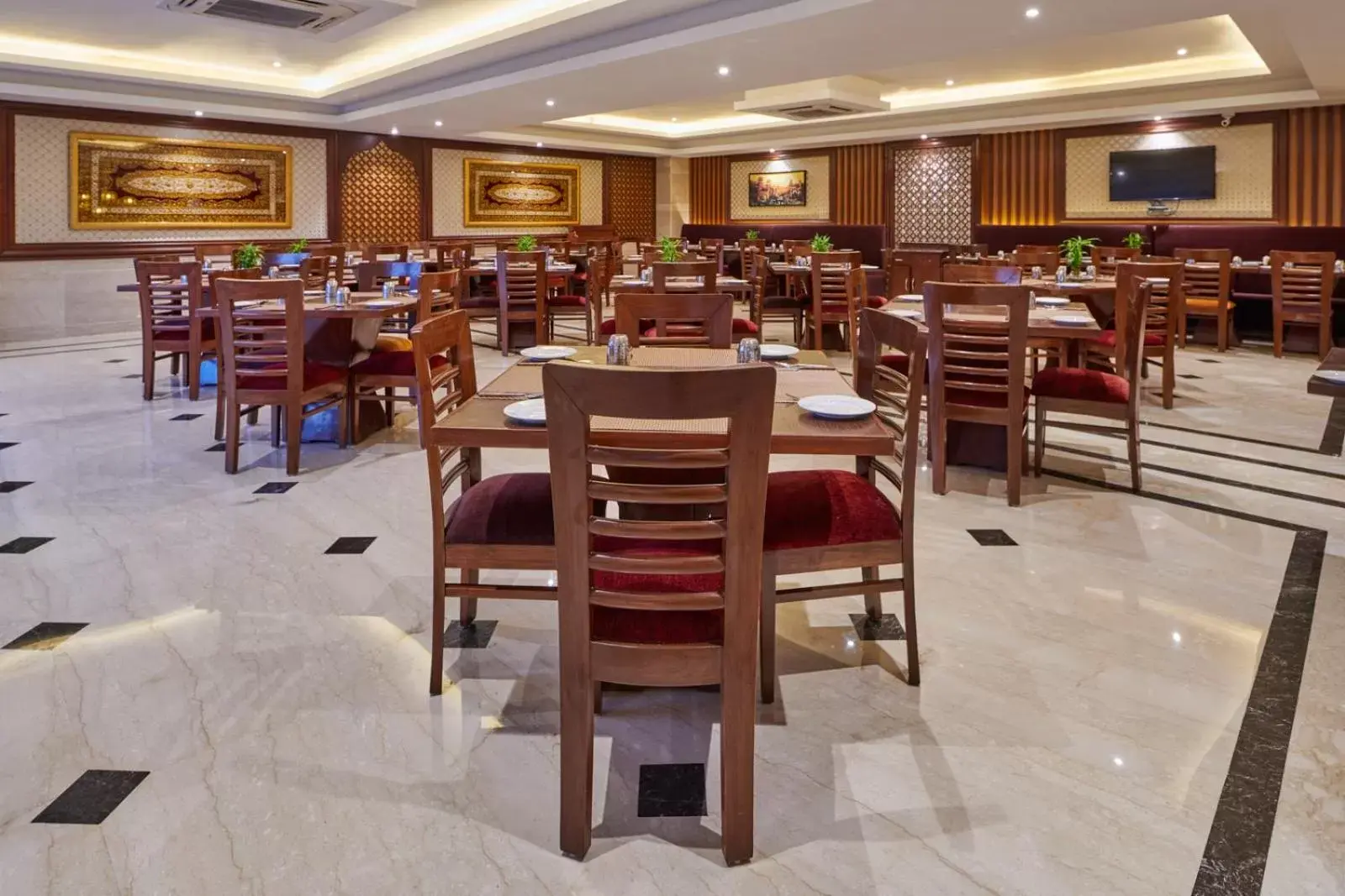 Restaurant/places to eat in LP Vilas Restaurant/places to eat in LP Vilas