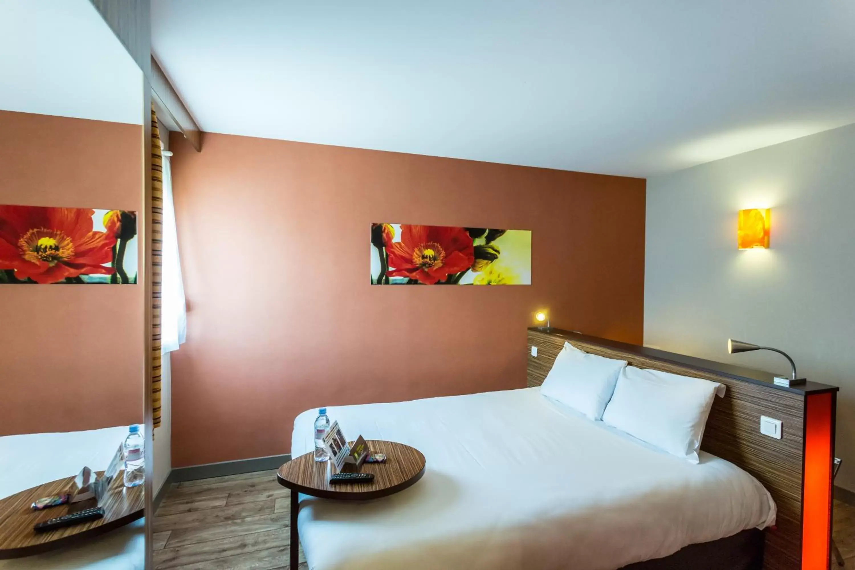 Bedroom, Bed in ibis Styles Bourges