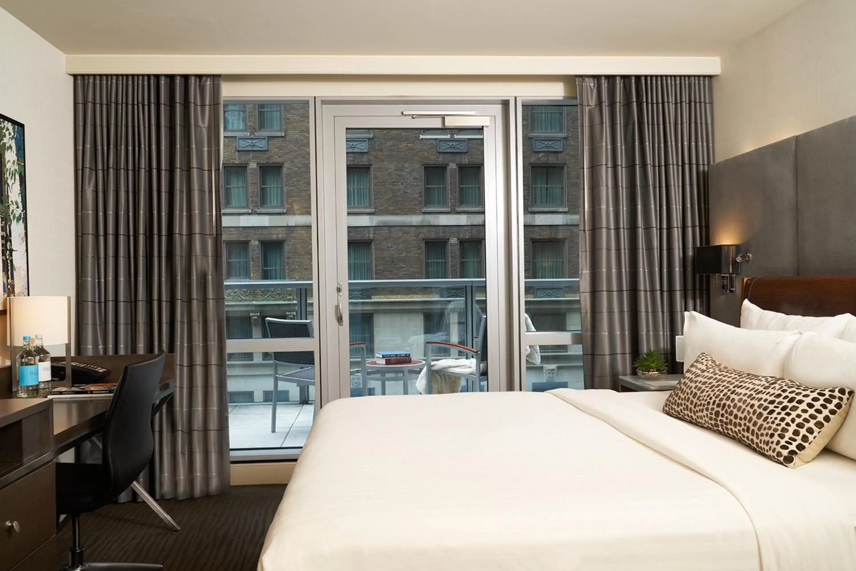 Balcony/Terrace, Bed in Hotel 48LEX New York
