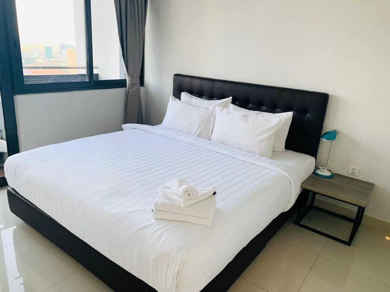 Bedroom, Bed in The Bridge Club