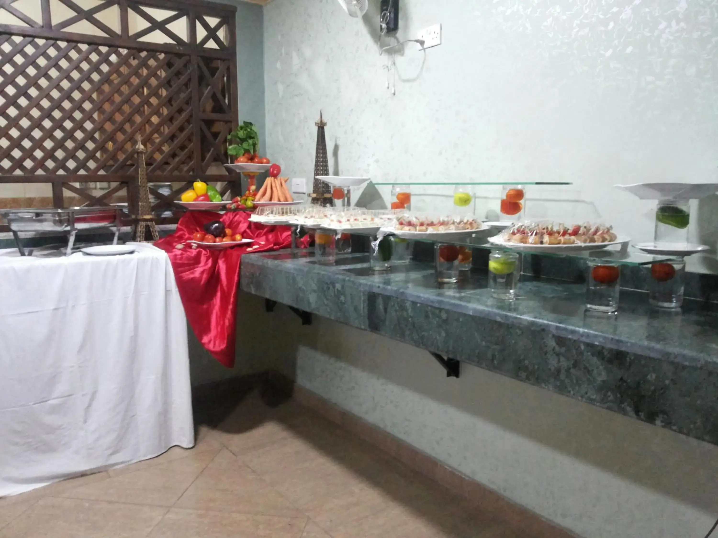 Dining area, Food in Al Qidra Hotel & Suites Aqaba