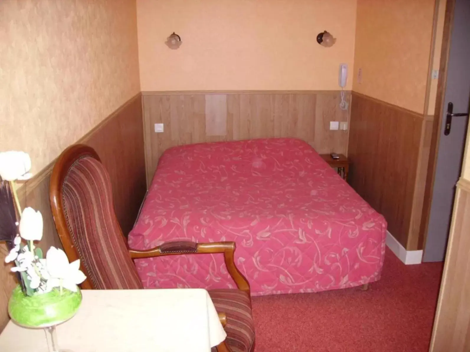 Bedroom, Bed in Hôtel de la Gare