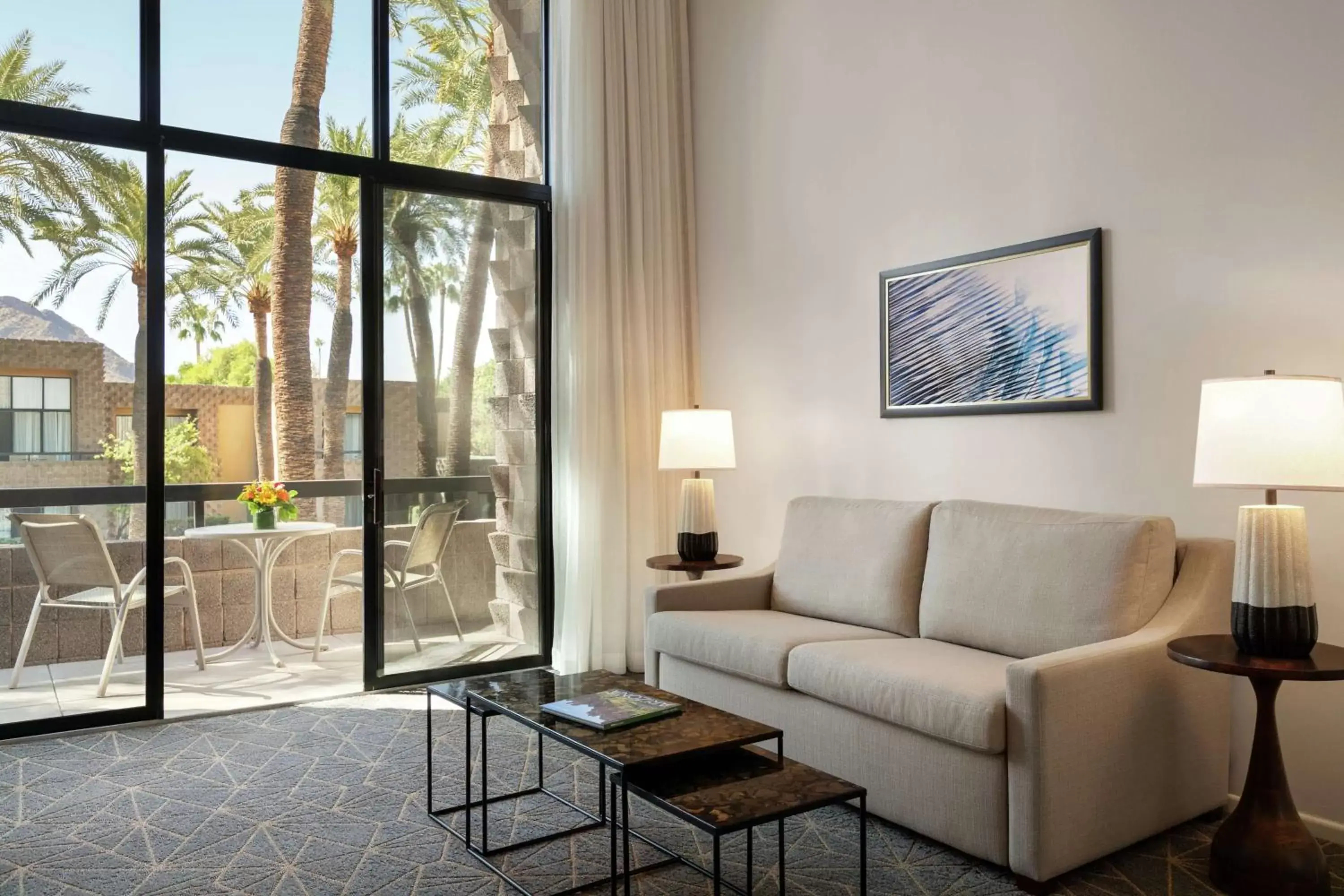 Living room, Seating Area in DoubleTree by Hilton Paradise Valley Resort Scottsdale