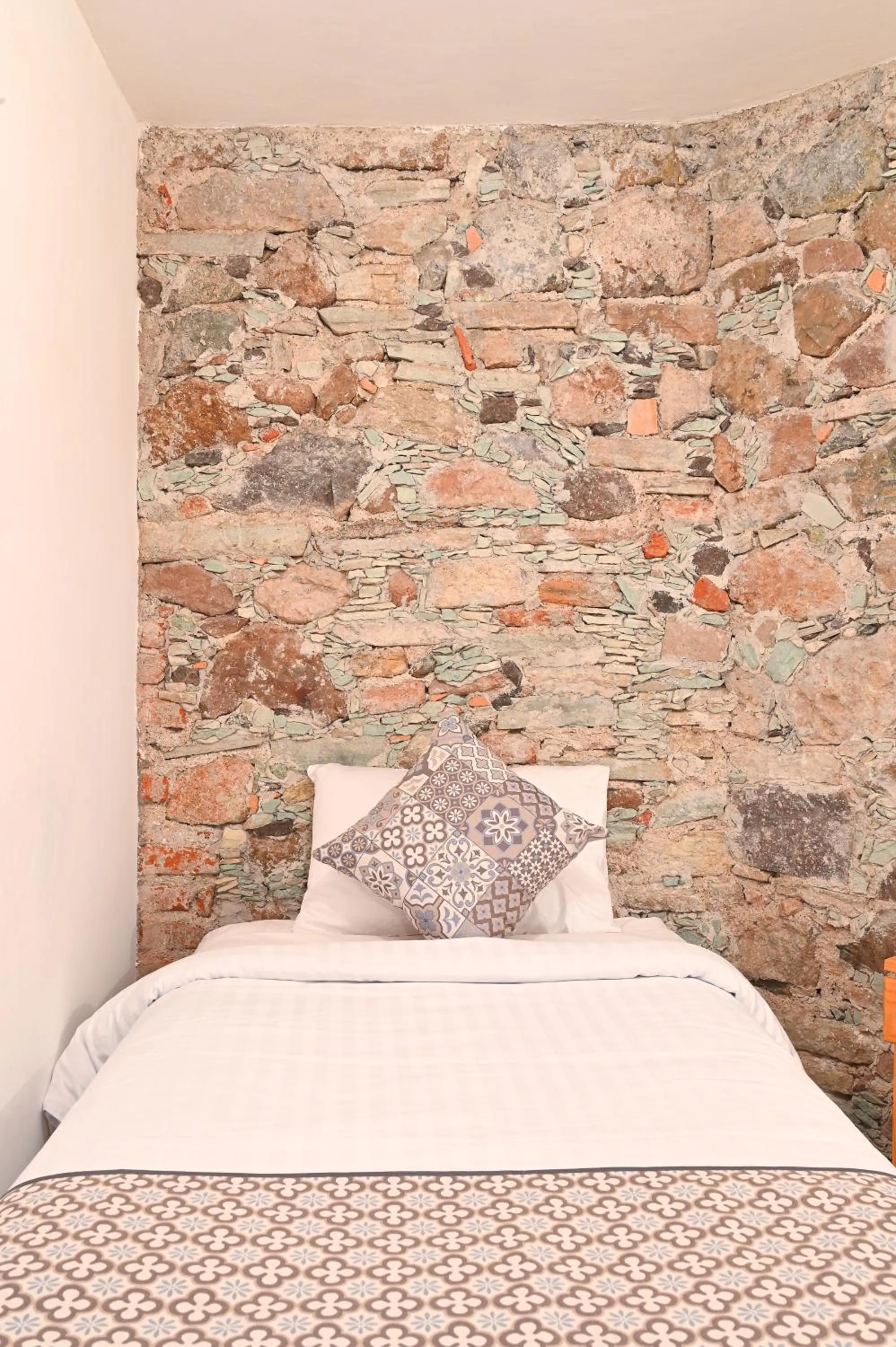 Bed in Hotel Meson Cuevano