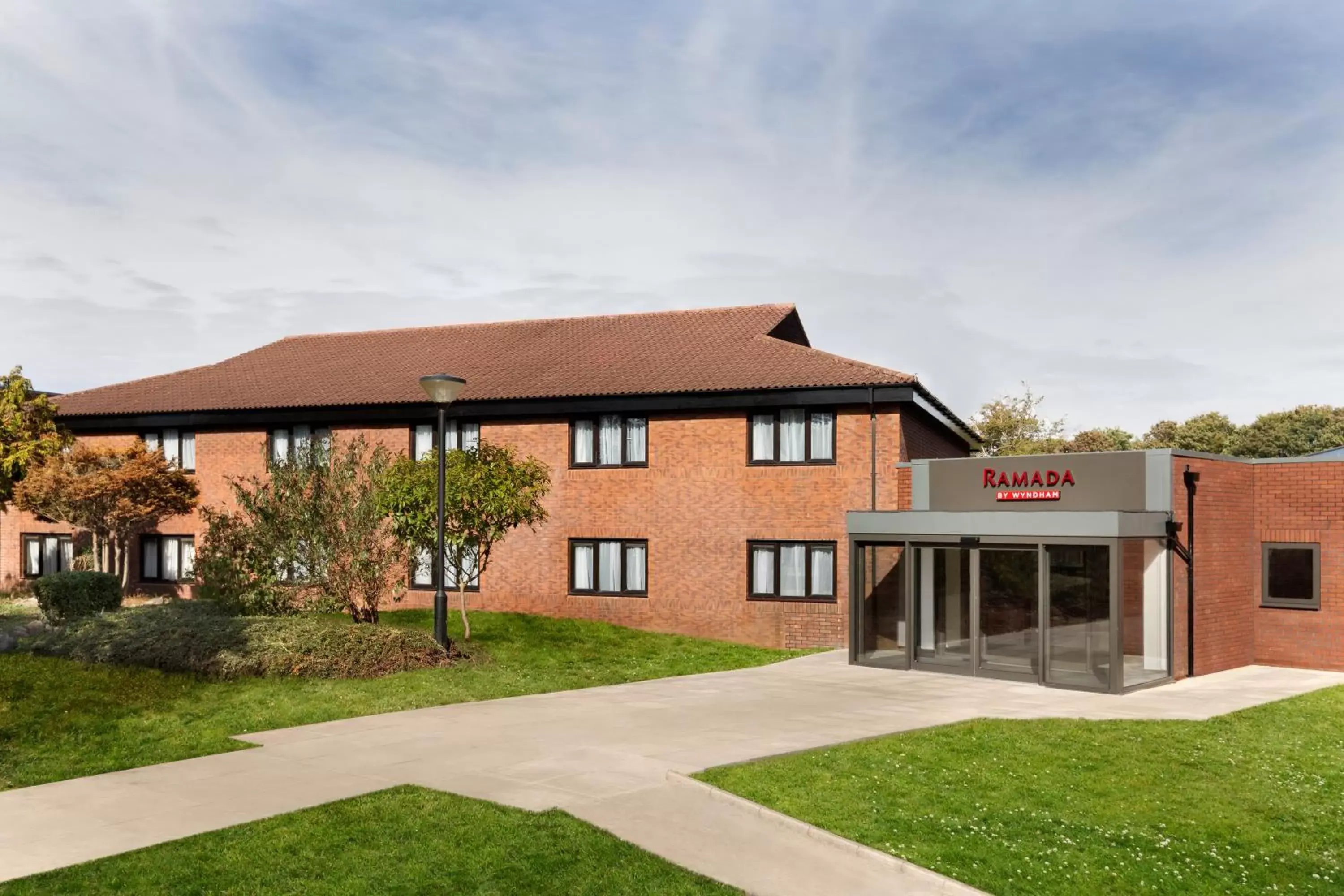 Facade/entrance in Ramada Bristol West