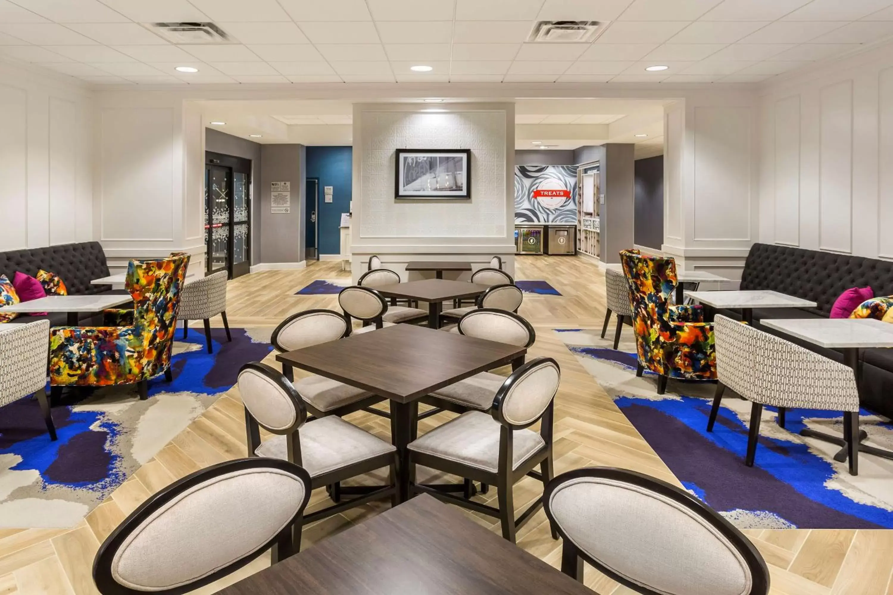 Restaurant/places to eat in Hampton Inn & Suites Newport/Cincinnati, KY