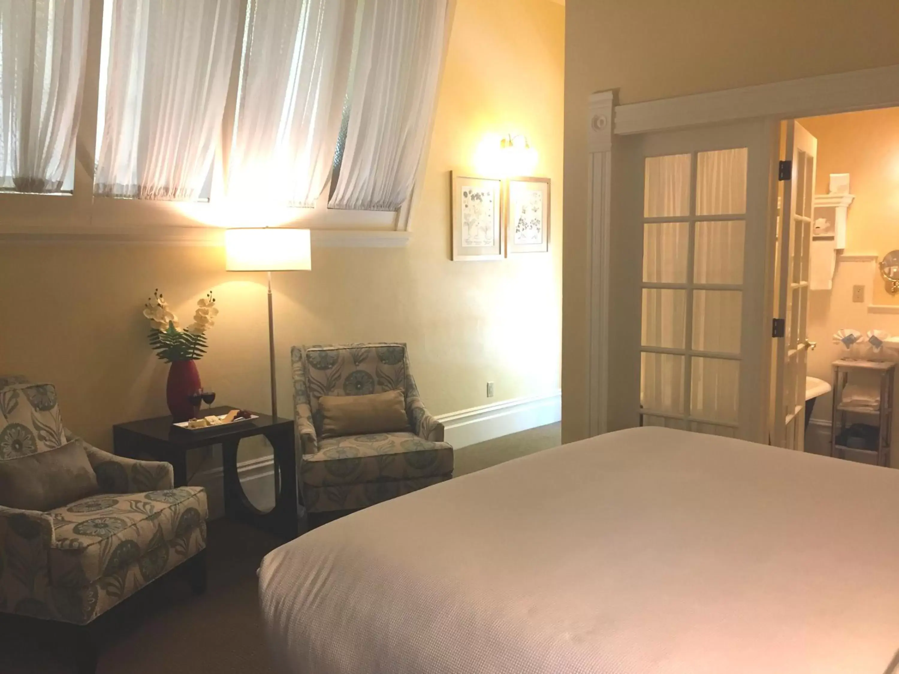 Bedroom, Bed in Healdsburg Inn on the Plaza, A Four Sisters Inn