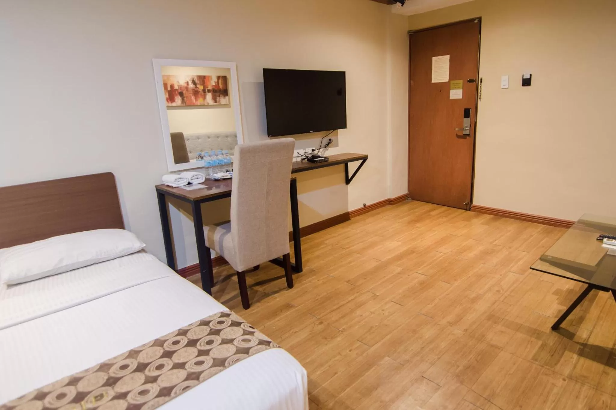 TV and multimedia, Bed in DG Grami Hotel