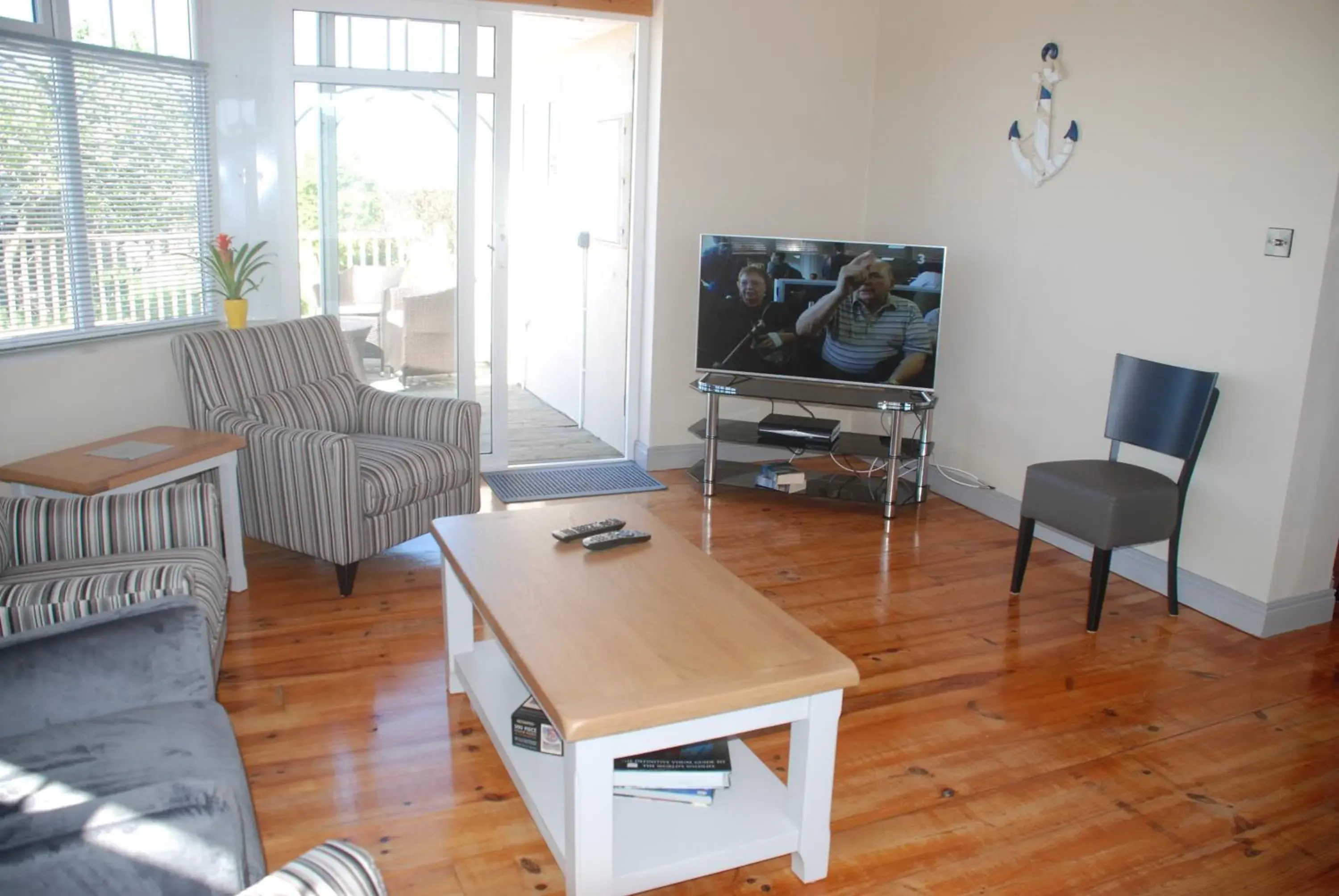 Communal lounge/ TV room, Seating Area in Tuskar House by the Sea