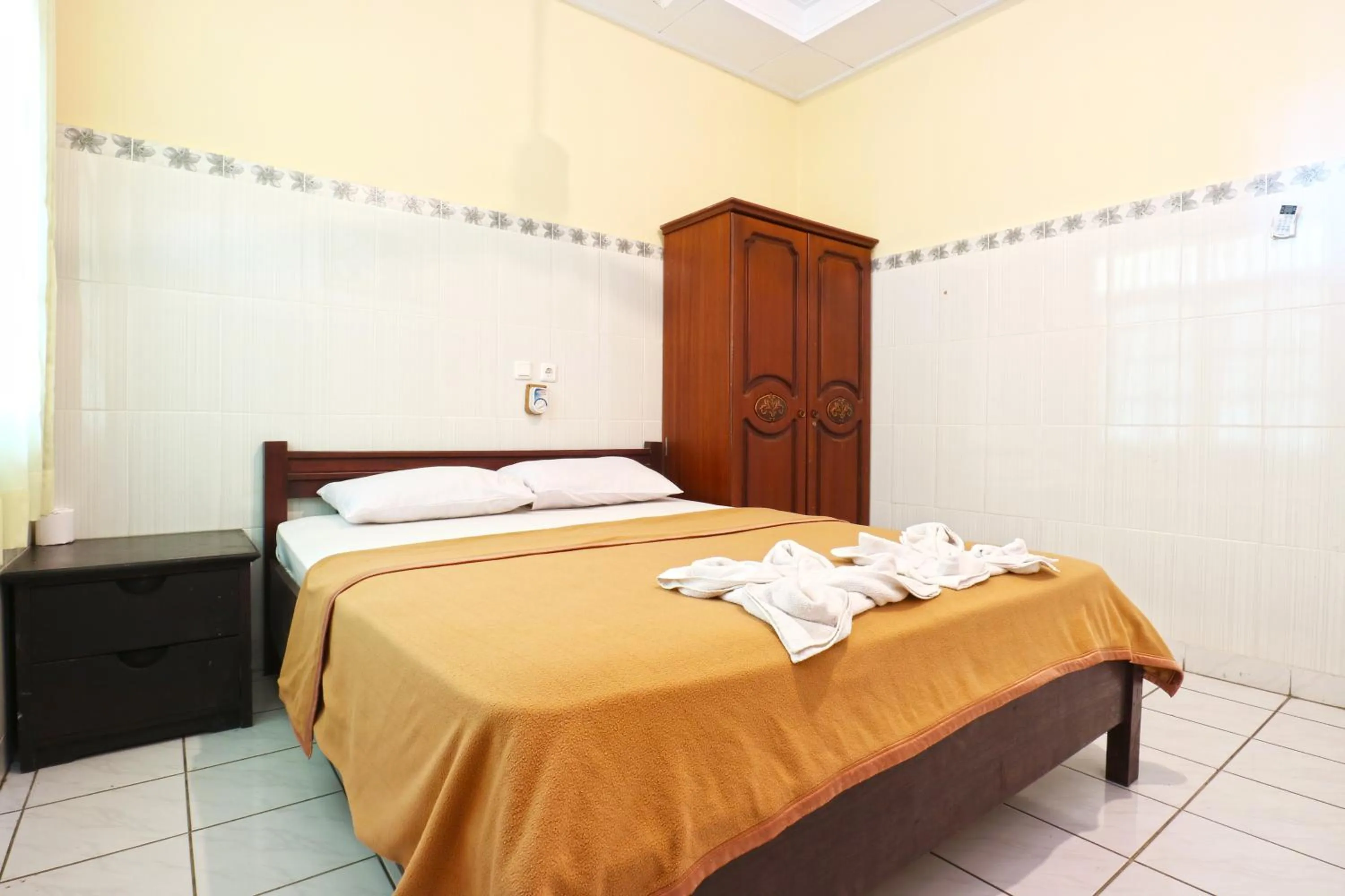 Bedroom, Bed in Gora Beach Inn