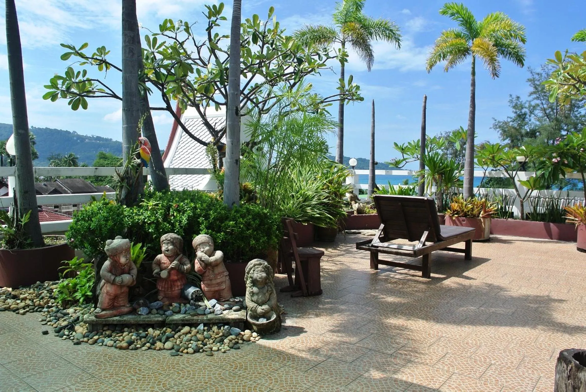 Garden in Rayaburi Hotel, Patong