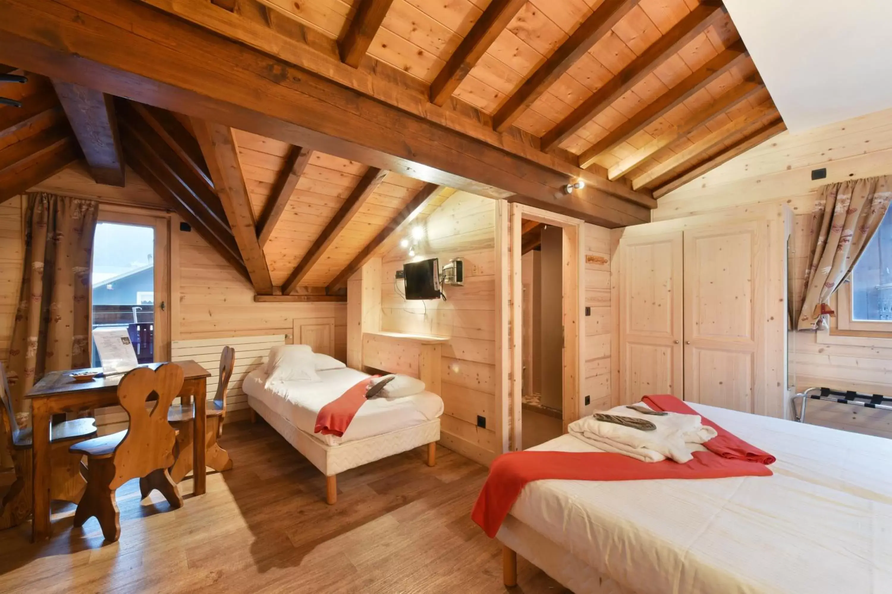 Bedroom, Bed in Loc'Hotel Alpen Sports