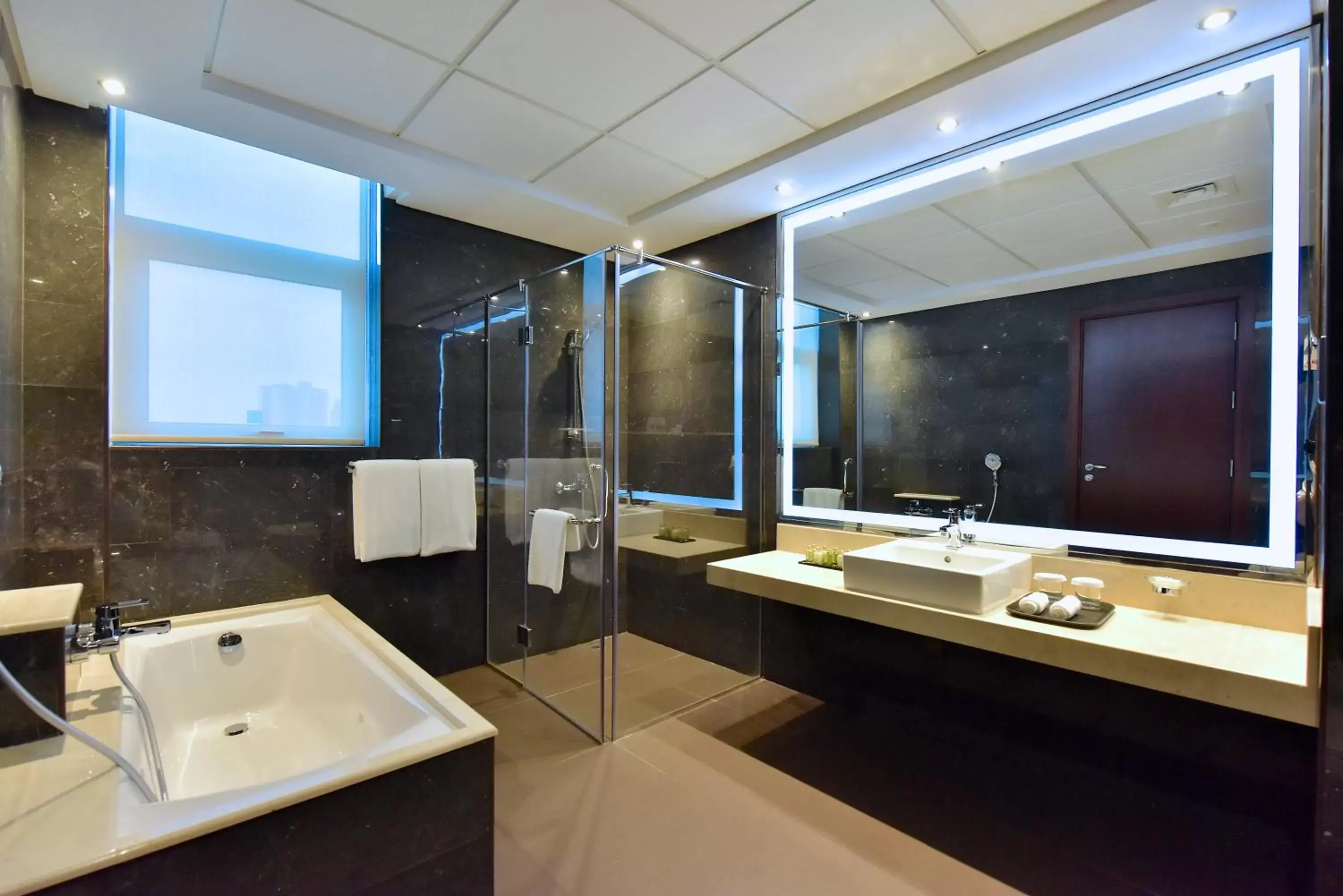 Business King Room - Smoking in Ramada Resort by Wyndham Manama Seef Business King Room - Smoking in Ramada Resort by Wyndham Manama Seef