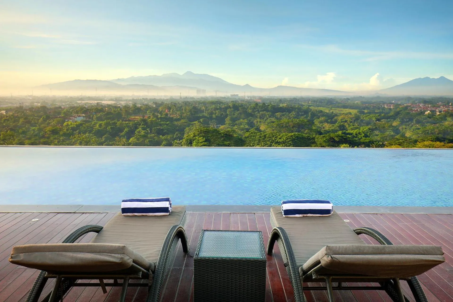 Swimming pool in Hotel Ciputra Cibubur managed by Swiss-Belhotel International