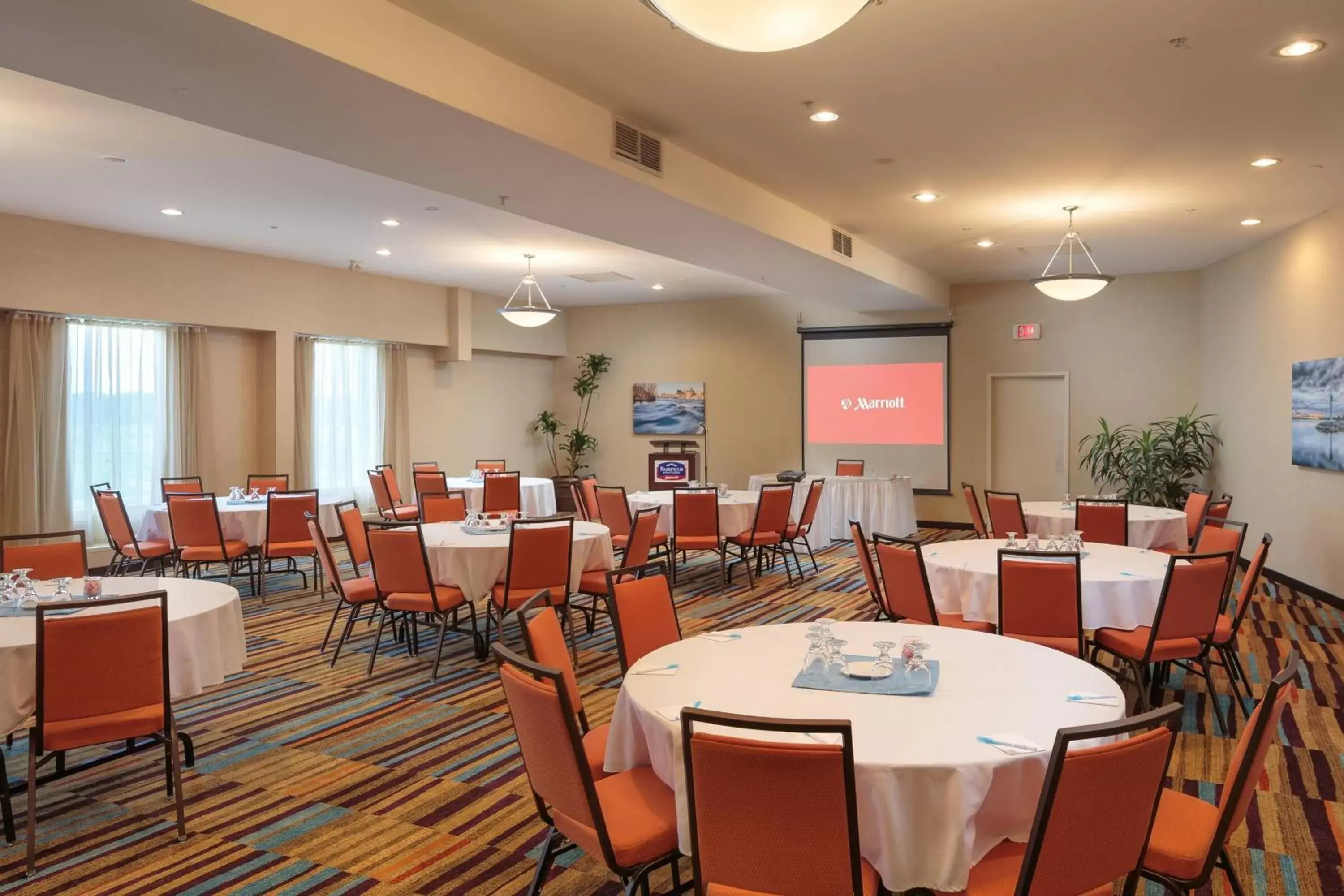 Meeting/conference room, Restaurant/Places to Eat in Fairfield Inn & Suites by Marriott Belleville