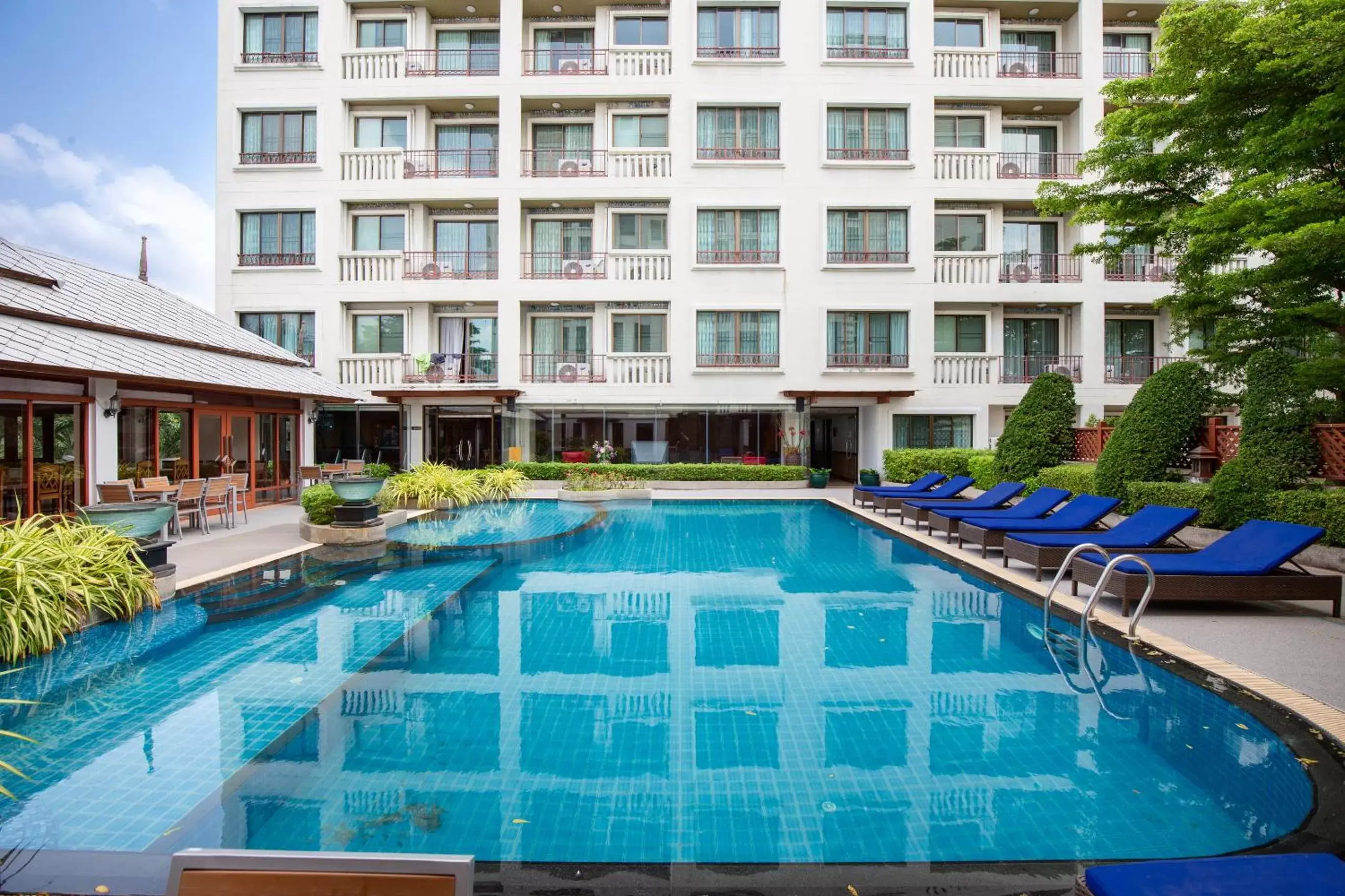 Swimming Pool in Lasalle Suites Hotel & Residence