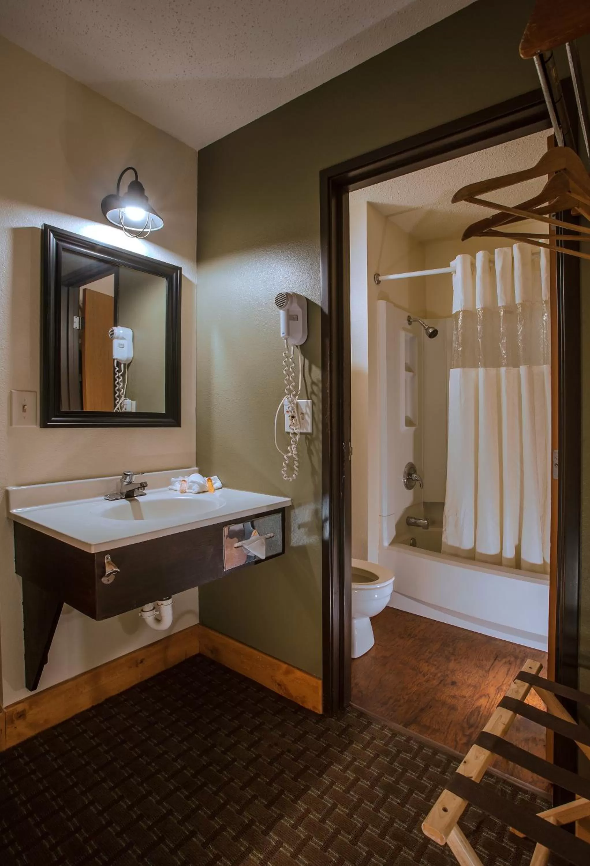 Shower in The VUE Boutique Hotel & Boathouse