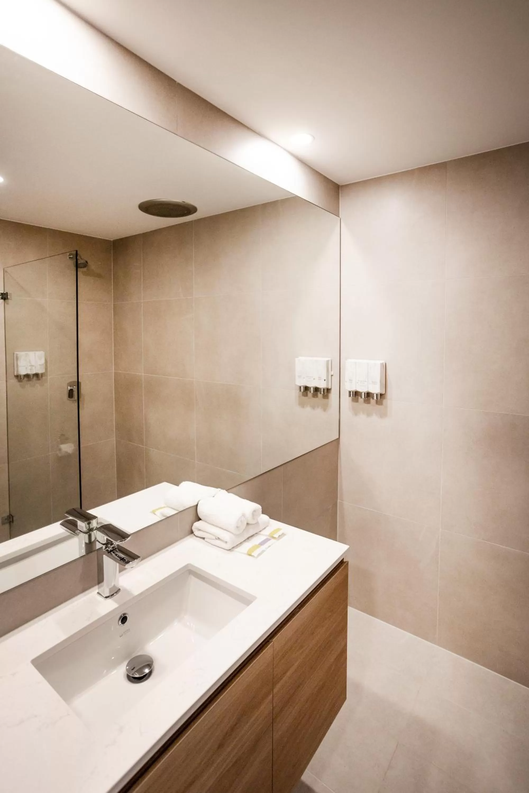 Bathroom in Mantra Bathurst