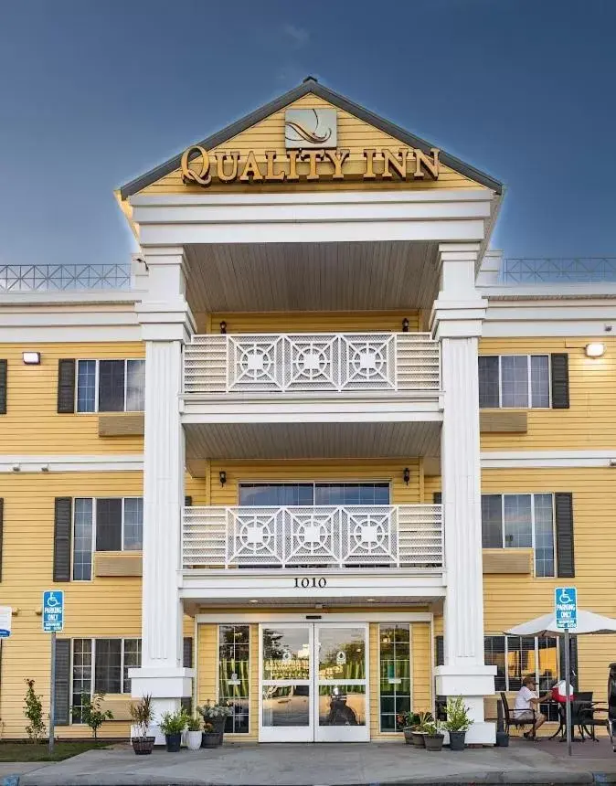 Property Building in Quality Inn & Suites