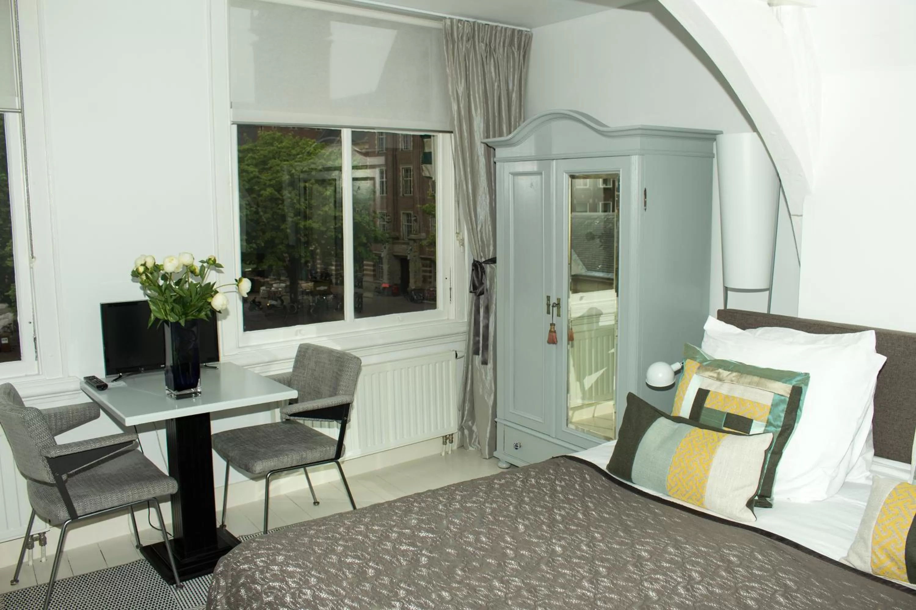 Property building, Bed in NR22 Leiden