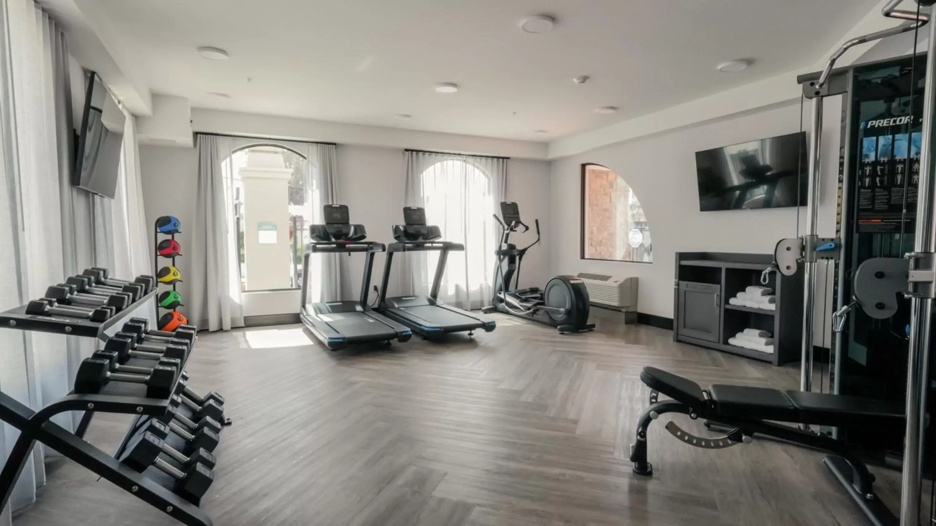 Fitness centre/facilities, Fitness Center/Facilities in La Quinta Inn & Suites by Wyndham Santa Cruz