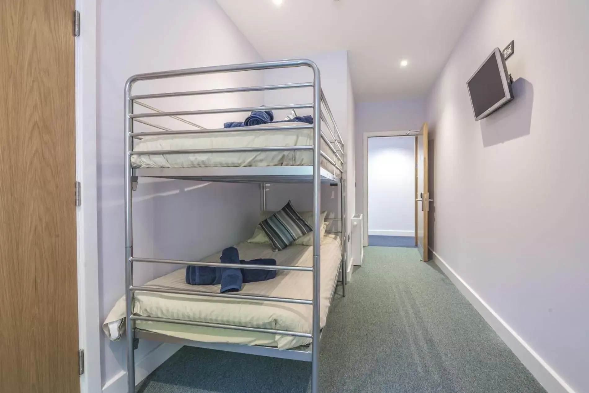 Floor plan, Bunk Bed in No 3 Ocean Cabins Disabled Room - Saundersfoot Harbour - Saundersfoot