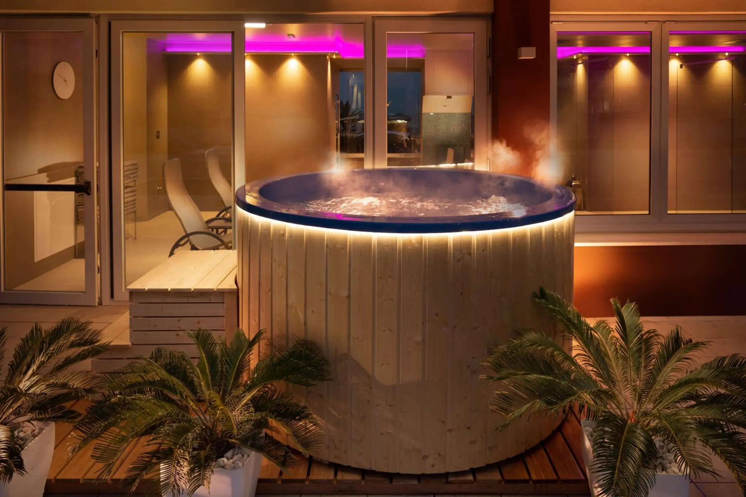 Hot Tub in Hotel Ascot & Spa