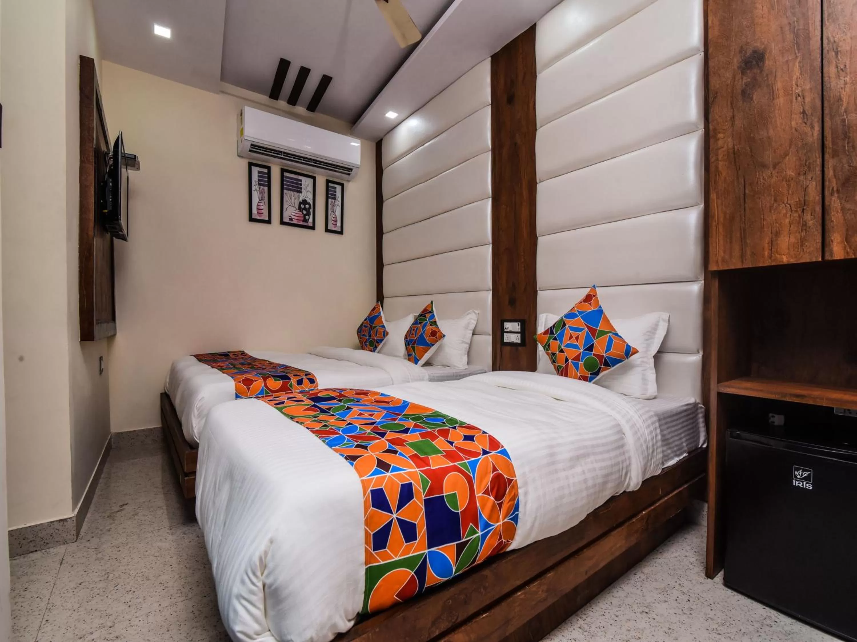 Bedroom, Bed in Hotel Dollar Inn