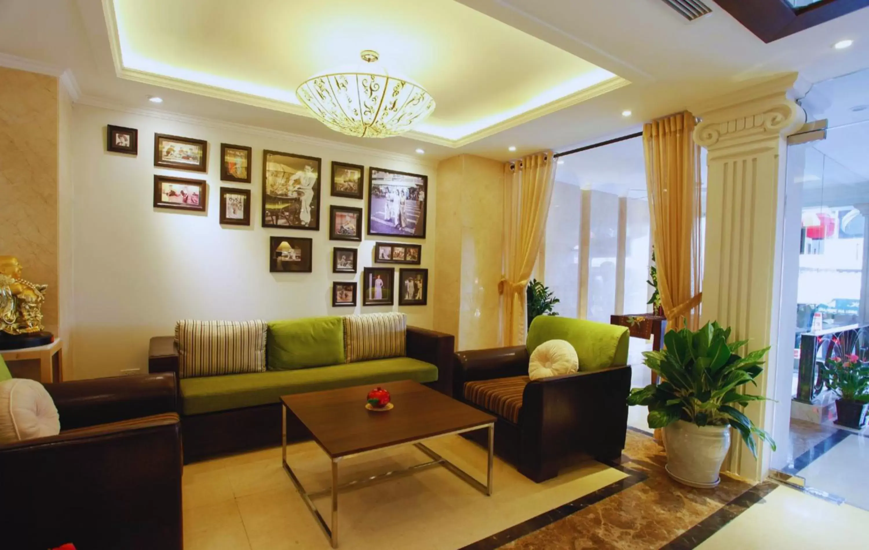 Lobby or reception, Seating Area in Hotel Emerald Waters Classy